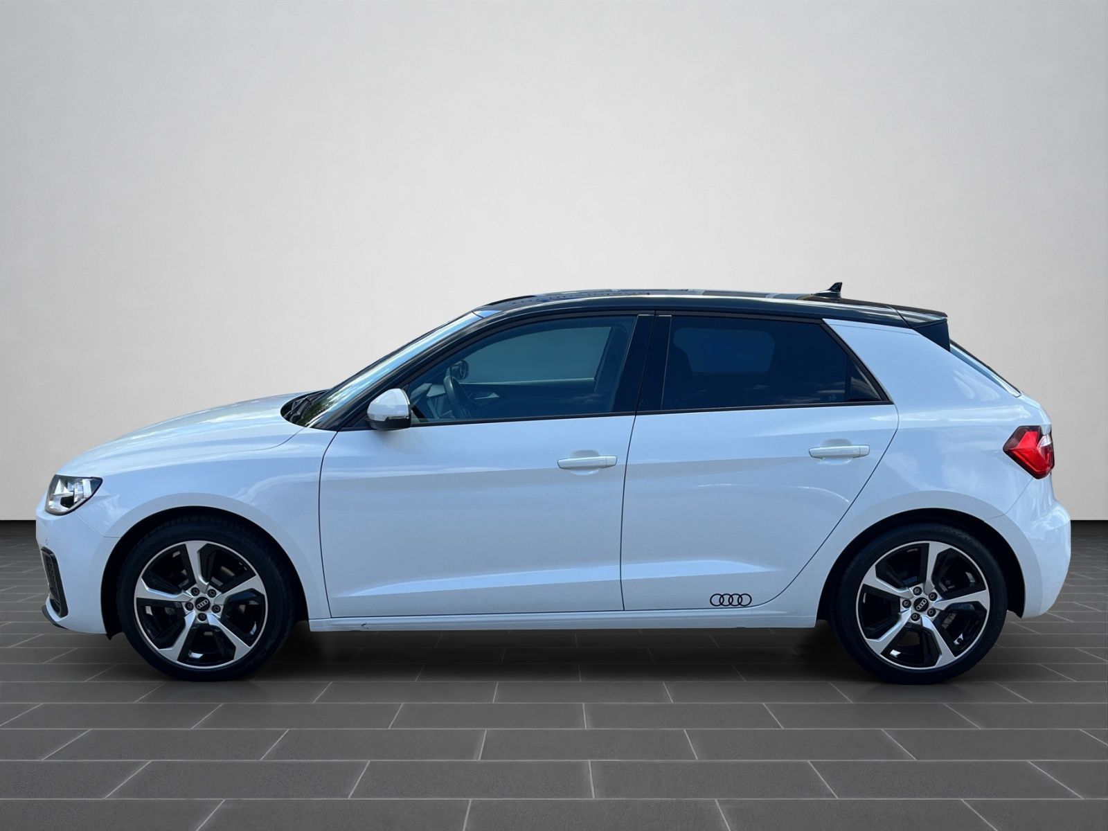 Audi A1 Sportback 1.5 TFSI S-TRONIC - Samsaru's Car Outlet