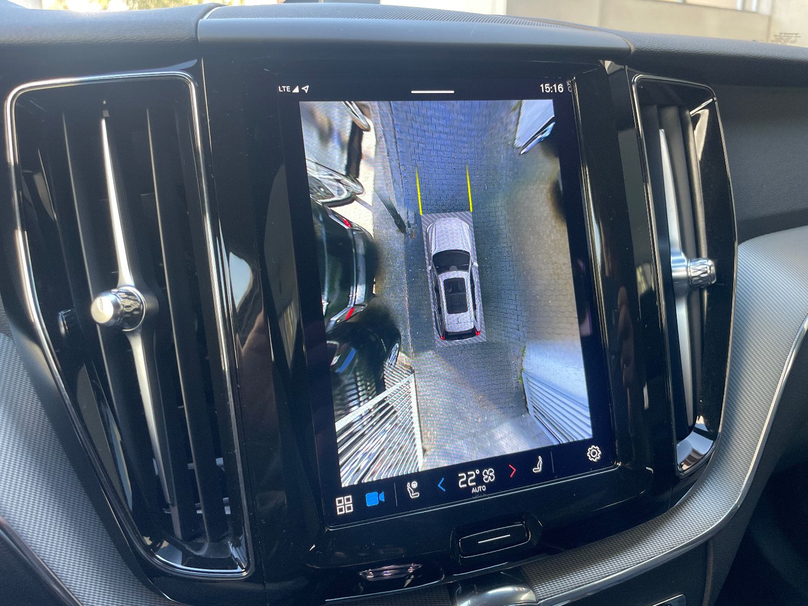 Volvo XC60 Plus Dark AWD*Navi*LED*Leder AHK*