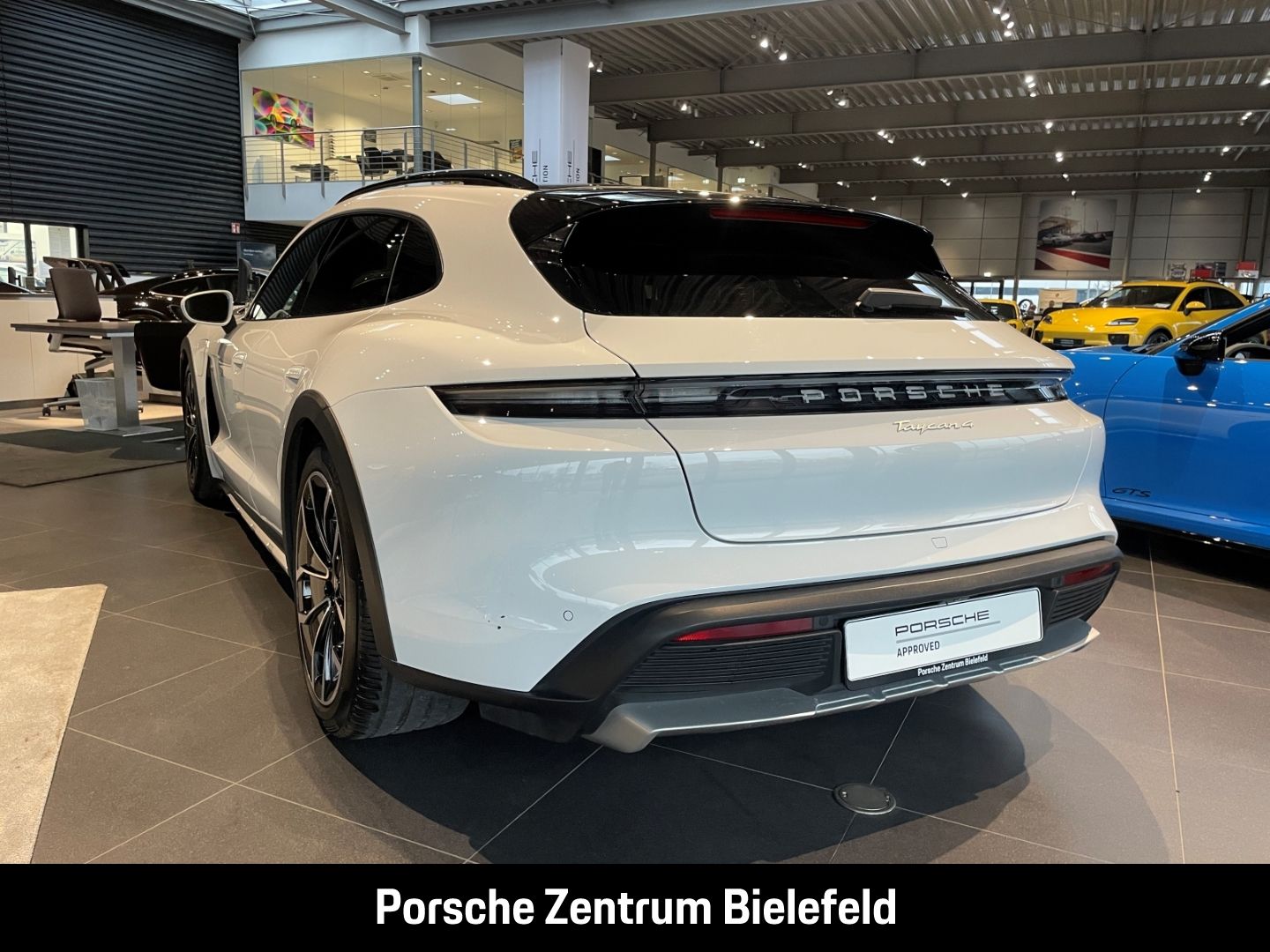 Porsche Taycan 4 Cross Turismo Panorama Surround-View