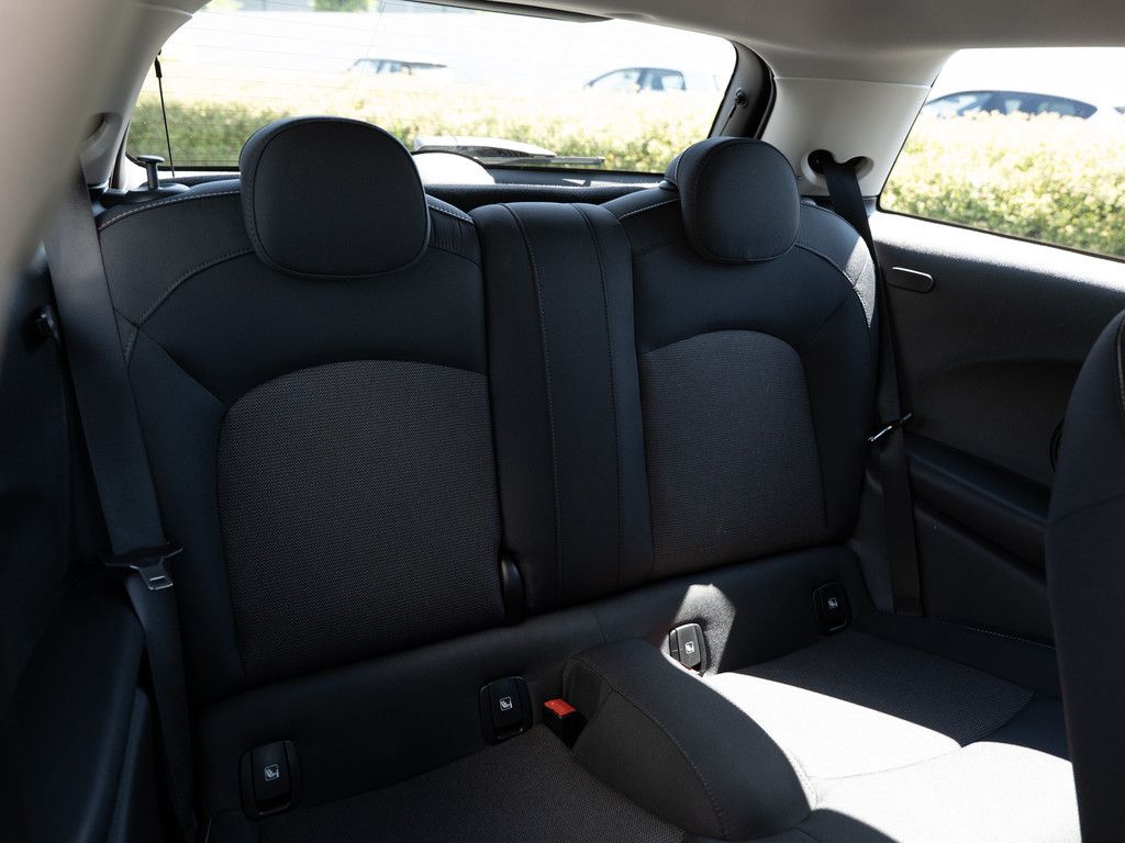 MINI One Essential Trim - Samsaru's Car Outlet