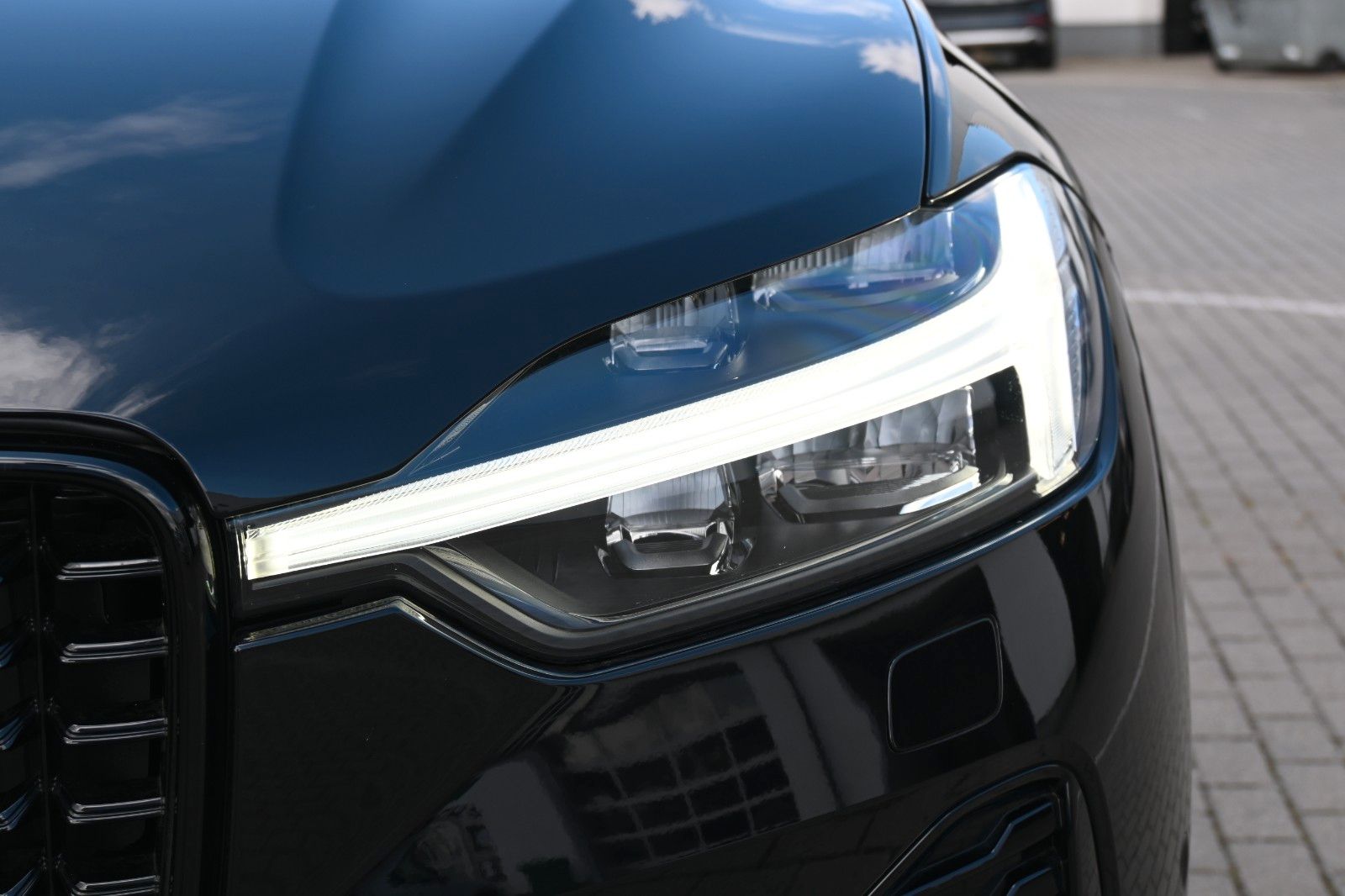 Volvo XC60 B5 B AWD Ultra Black Edition*LUFT*360°*ACC