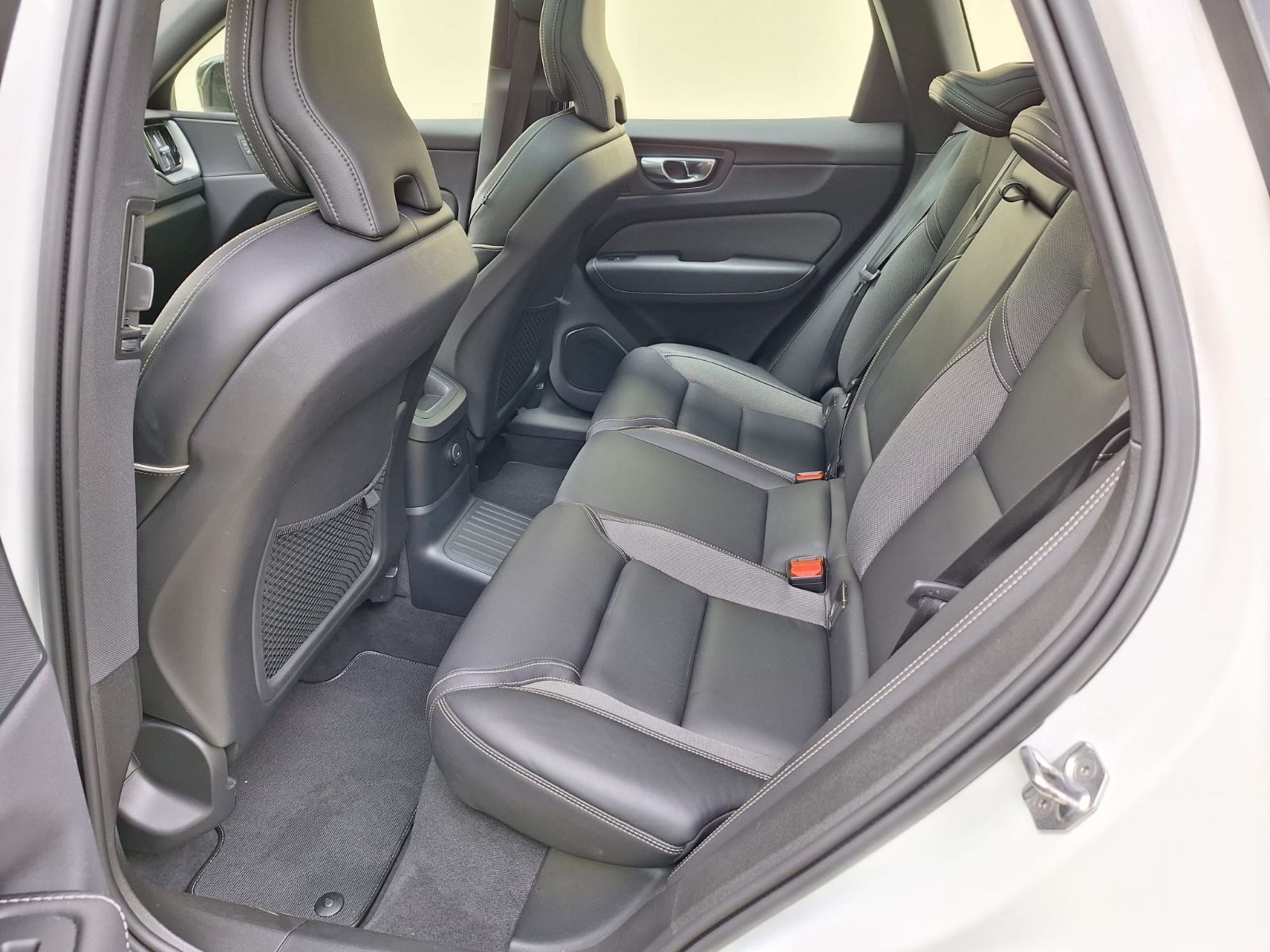 Volvo XC 60 R Design Plug-In Pano. Kamera AHK AWD