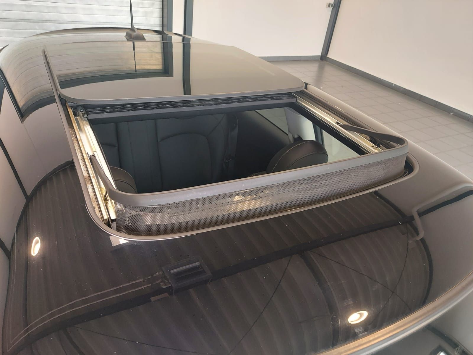 MINI Cooper SE Classic - Samsaru's Car Outlet