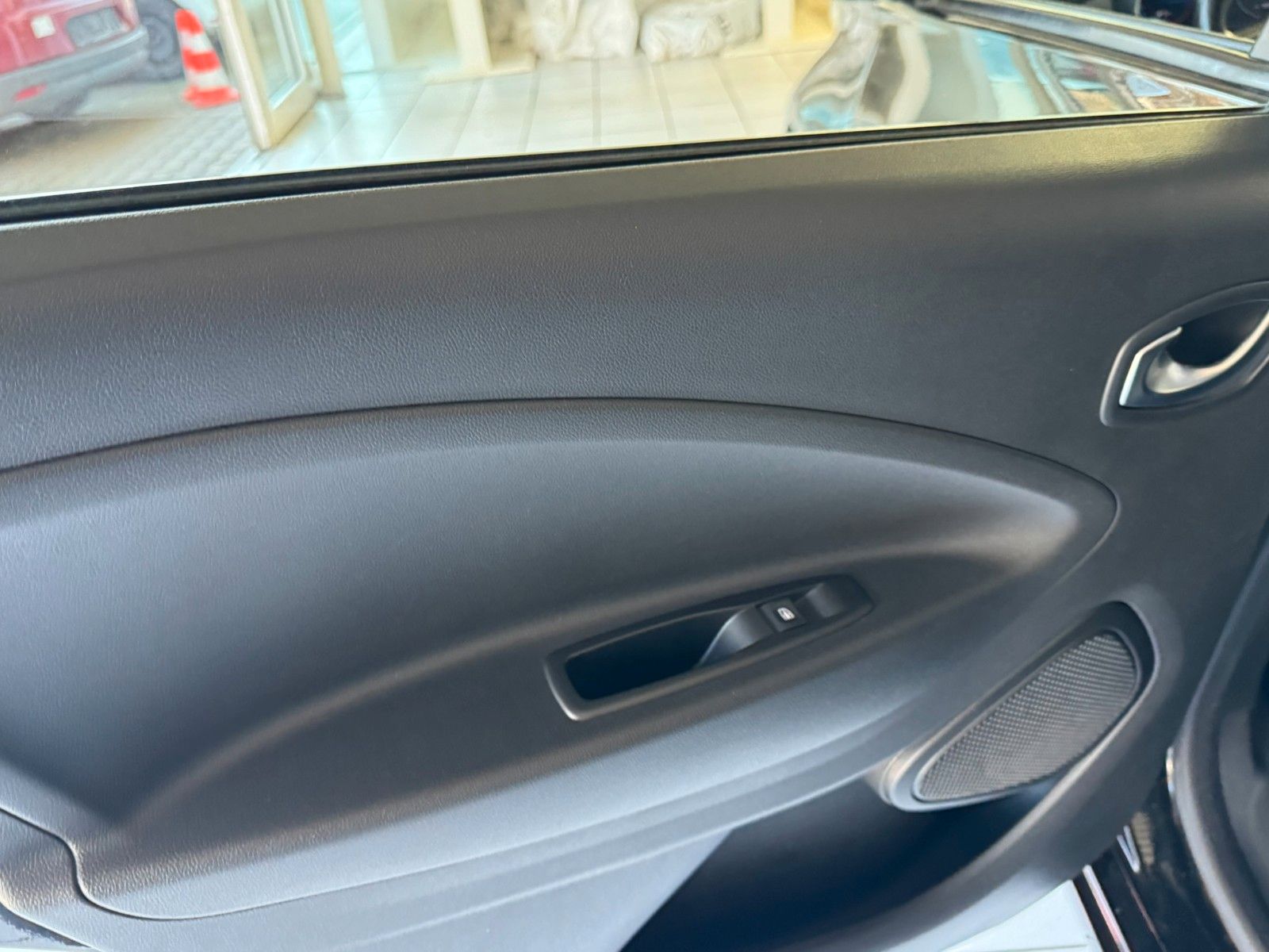 Renault ZOE Zoe Intens - Samsaru's Car Outlet