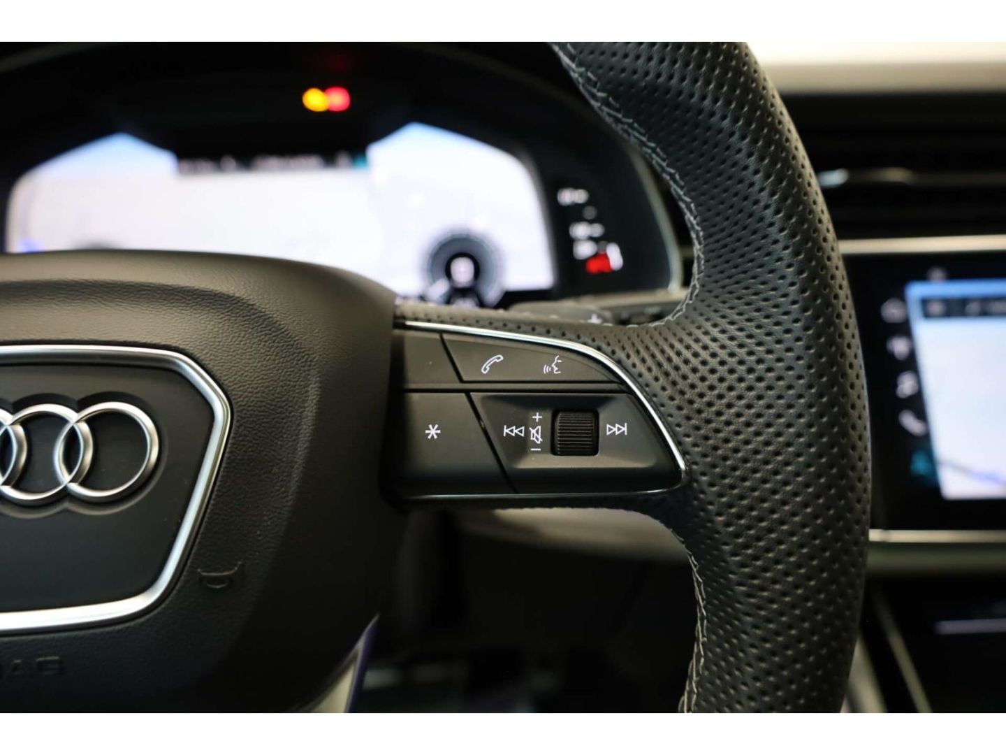 Audi Q8 55 TFSI e quattro S line