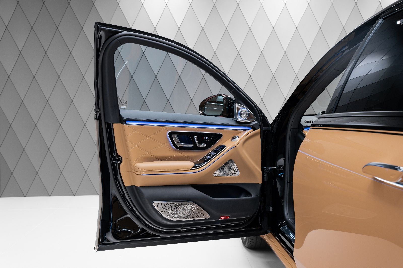 Mercedes-Benz S 680 Maybach - Samsaru's Car Outlet