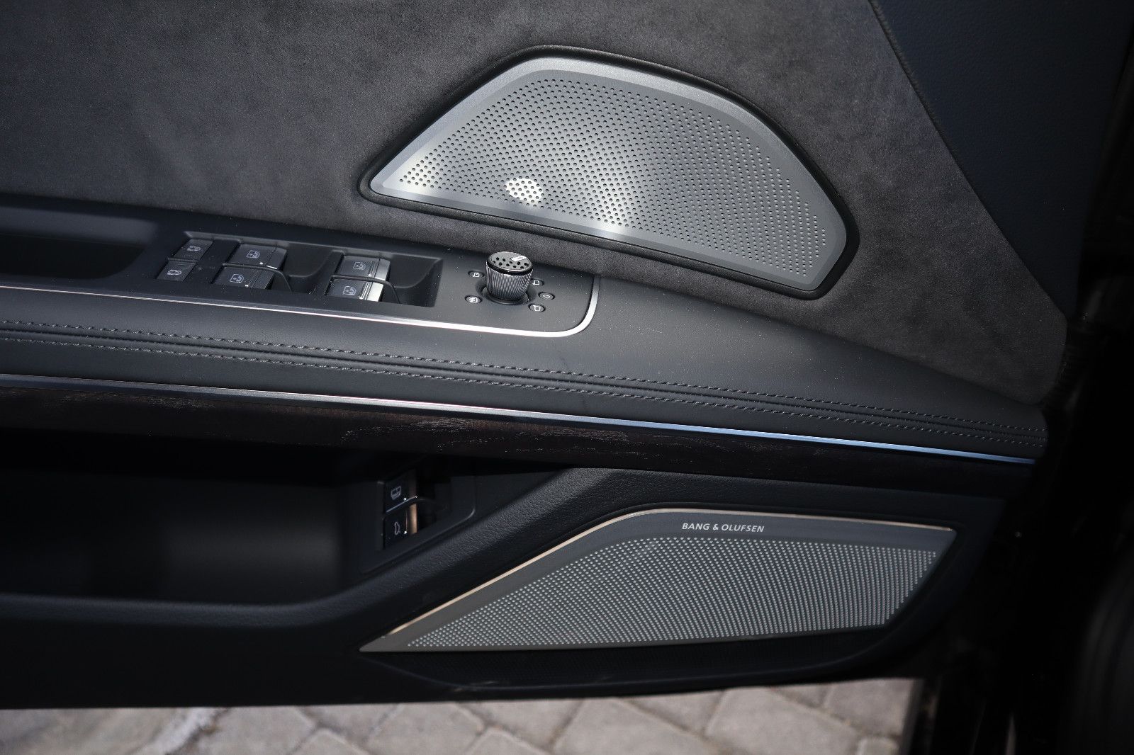 Audi A8L 60 TFSIe lang - Samsaru's Car Outlet