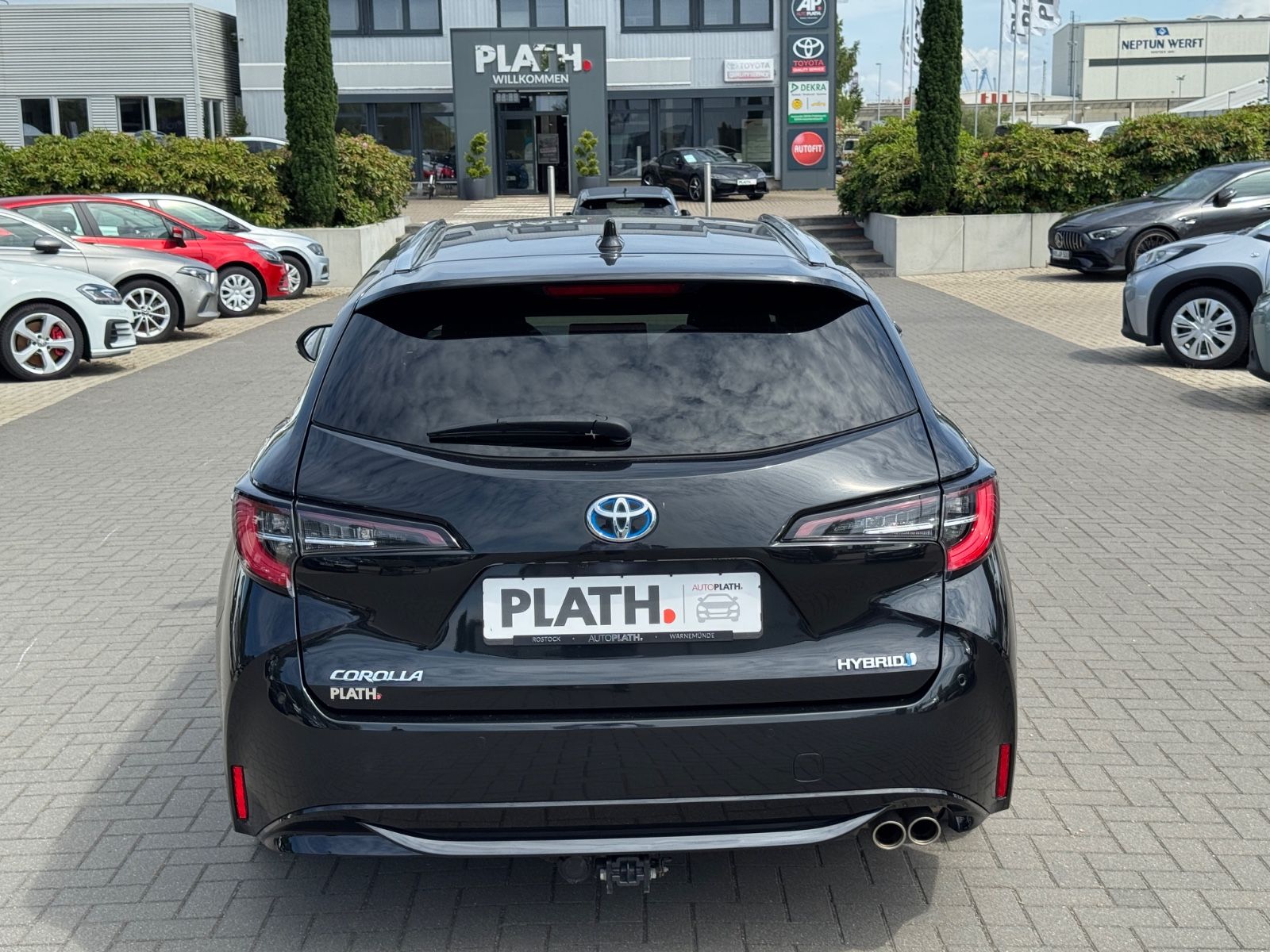 Toyota Corolla Touring Sports Hybrid Club - Samsaru's Car Outlet