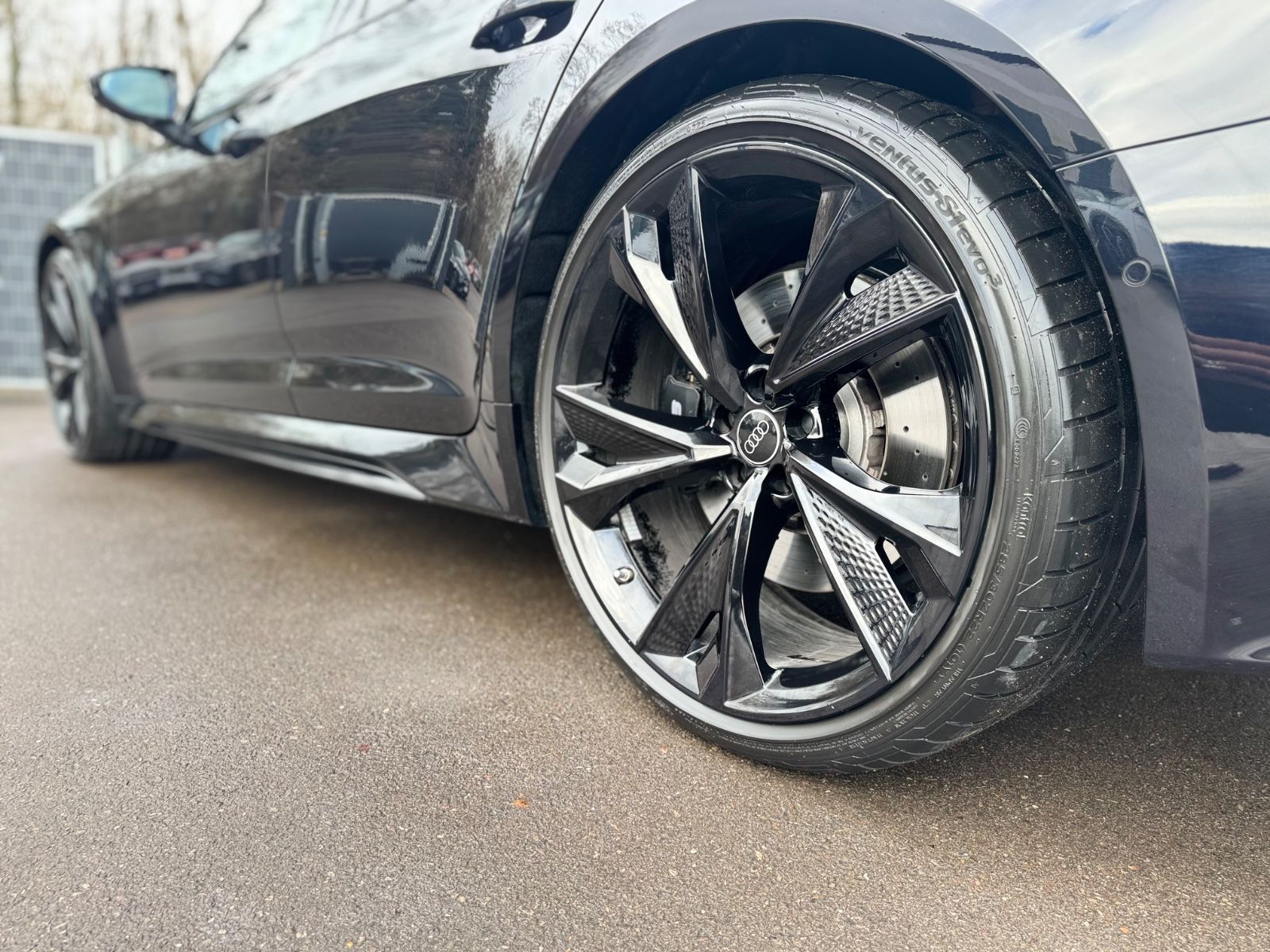 Audi RS6 AVANT QUATTRO PERFORMANCE*22.Z*CARBON*AHK*