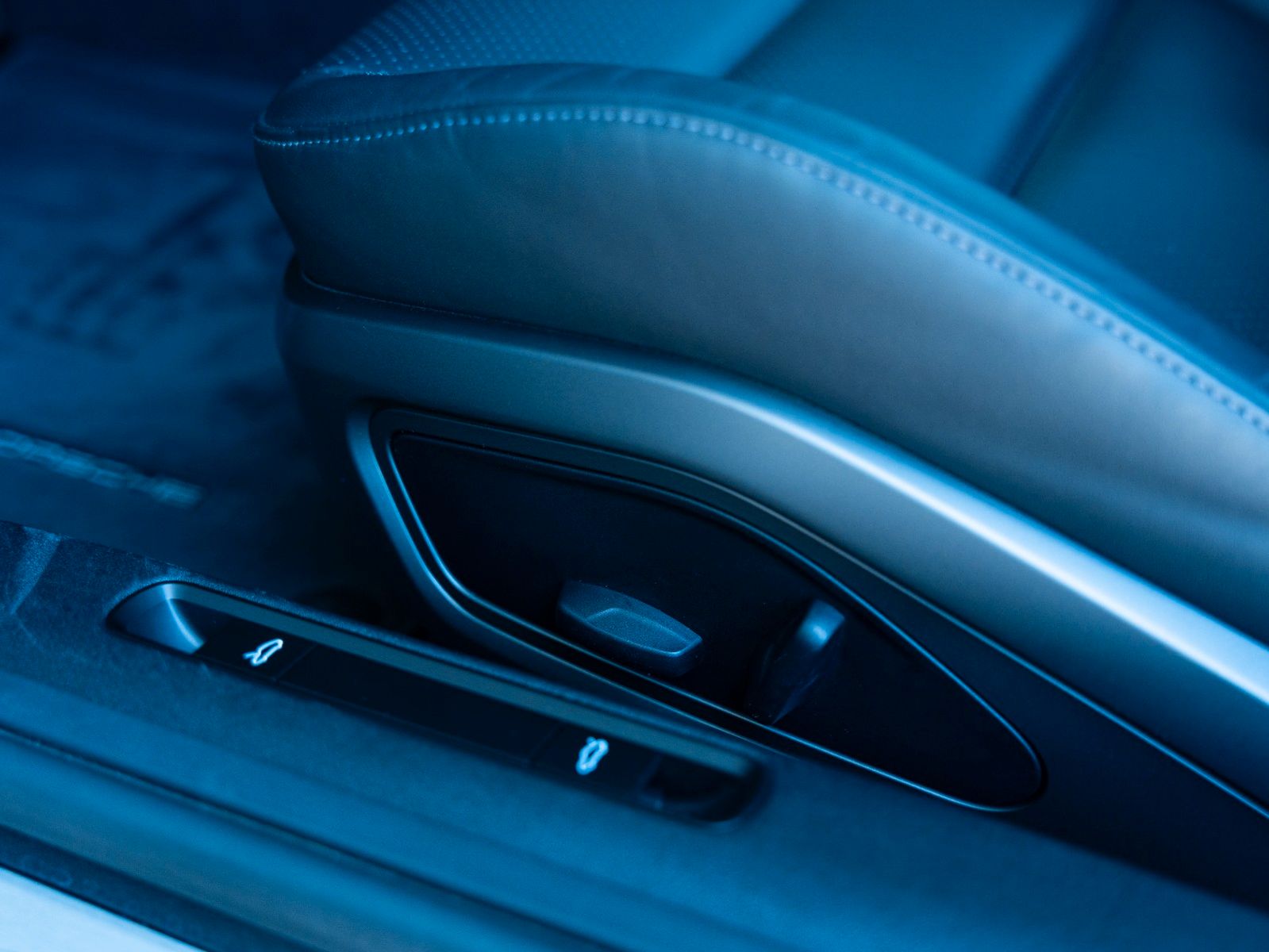 Porsche 911 Carrera 4 - Samsaru's Car Outlet