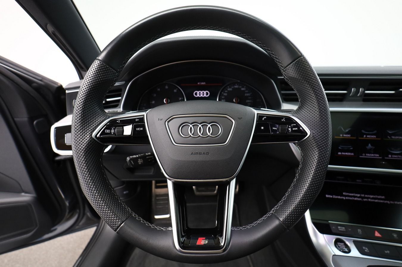 Audi A6 Limousine 55 TFSI S line - Samsaru's Car Outlet