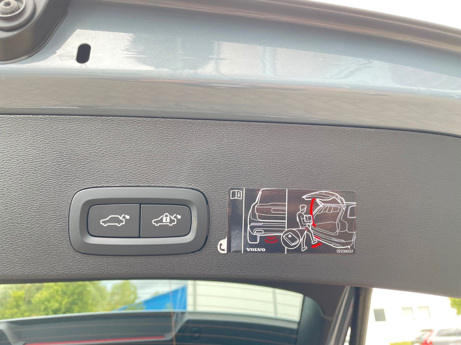 Volvo XC40 T3 Geartr. MOMENTUM PRO-AHK-Cam-Pilot-Keyl