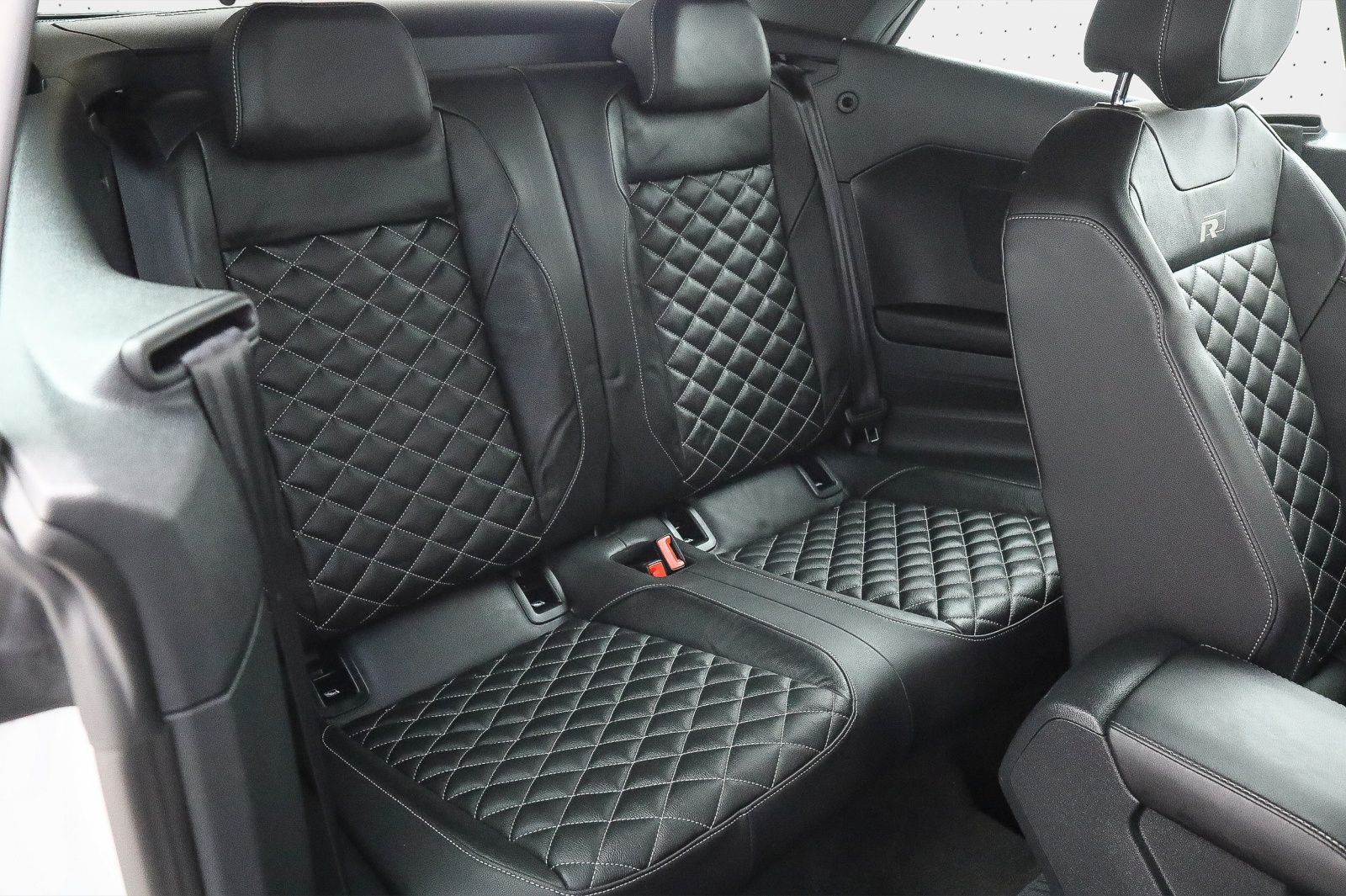 Volkswagen T-Roc Cabriolet 1.5 TSI DSG R-LINE Black - Samsaru's Car Outlet
