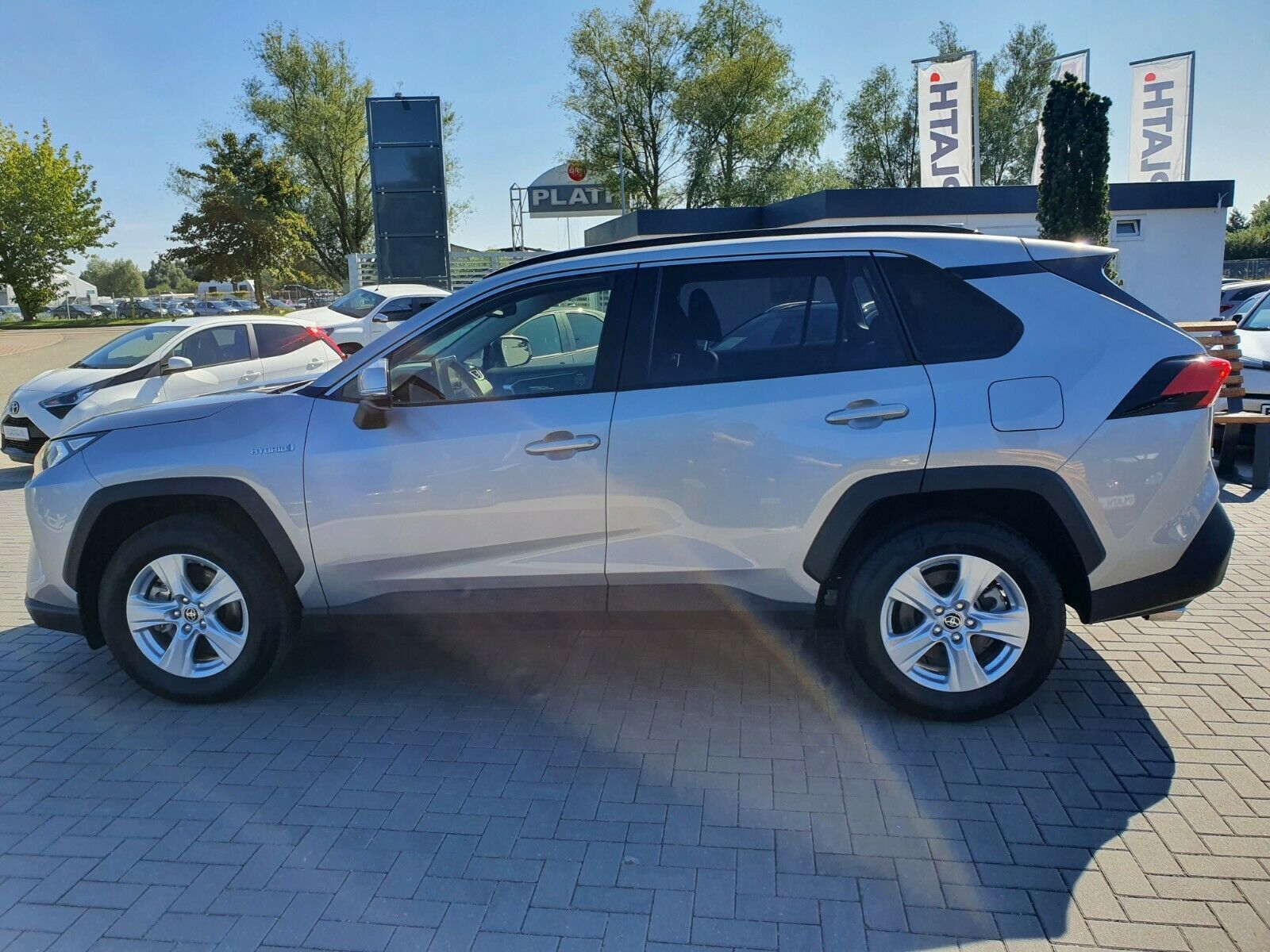 Toyota RAV 4 2.5 Hybrid - Samsaru's Car Outlet