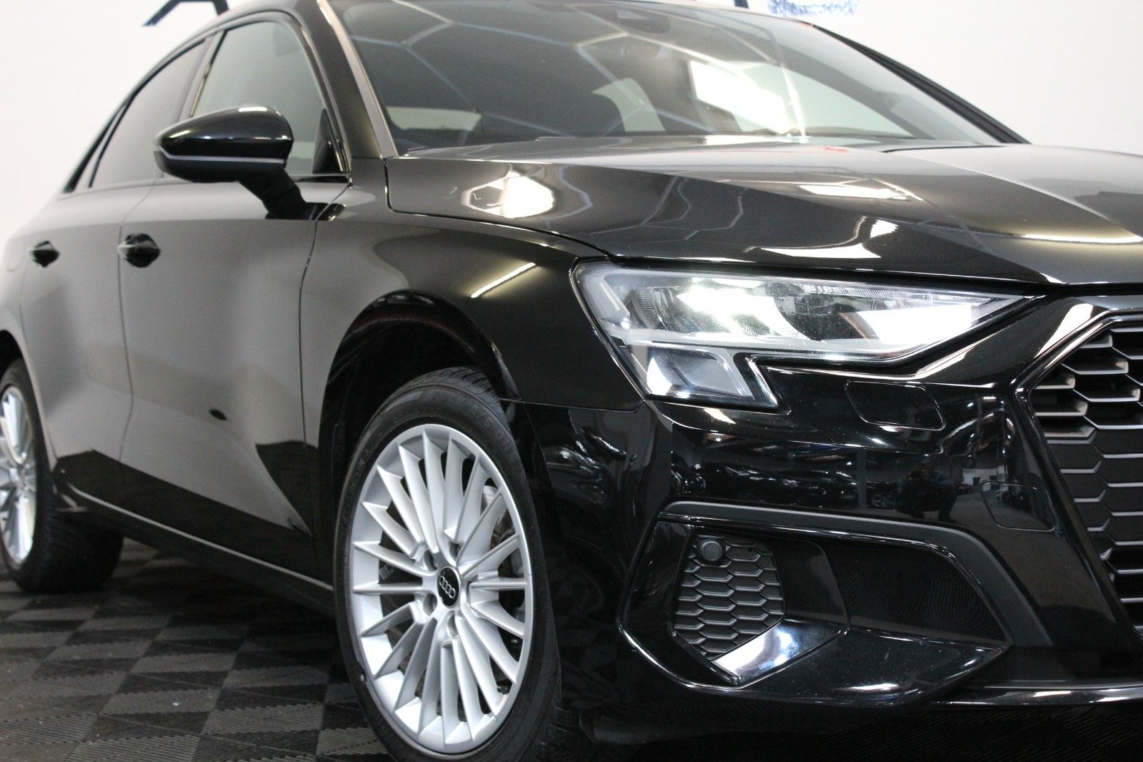 Audi A3*Limousine*30 TFSI*Advanced*Automatik*LED*Navi