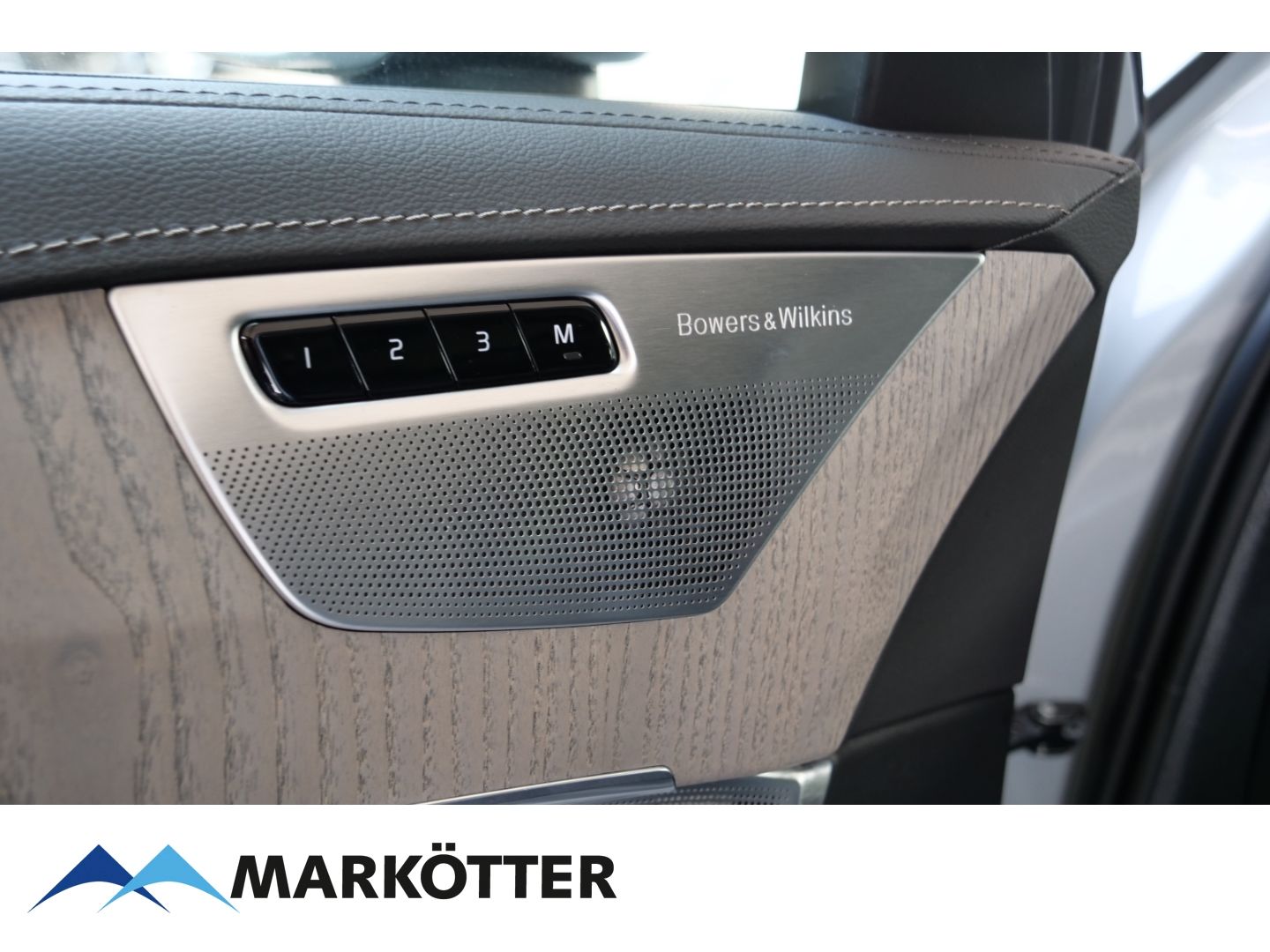 Volvo XC90 T8 AWD Ultra Bright - Samsaru's Car Outlet