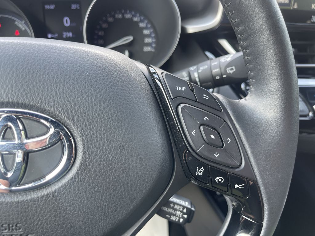 Toyota C-HR 2.0 Hybrid Lounge - Samsaru's Car Outlet