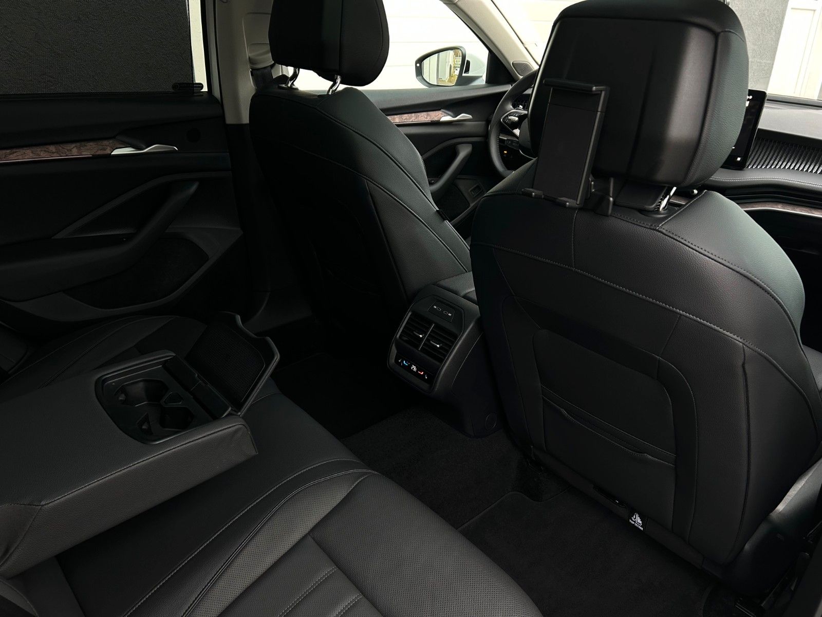 Skoda SUPERB COMBI 4x4 L&K*STHEIZ*VOLL*GARANTIE-2030*