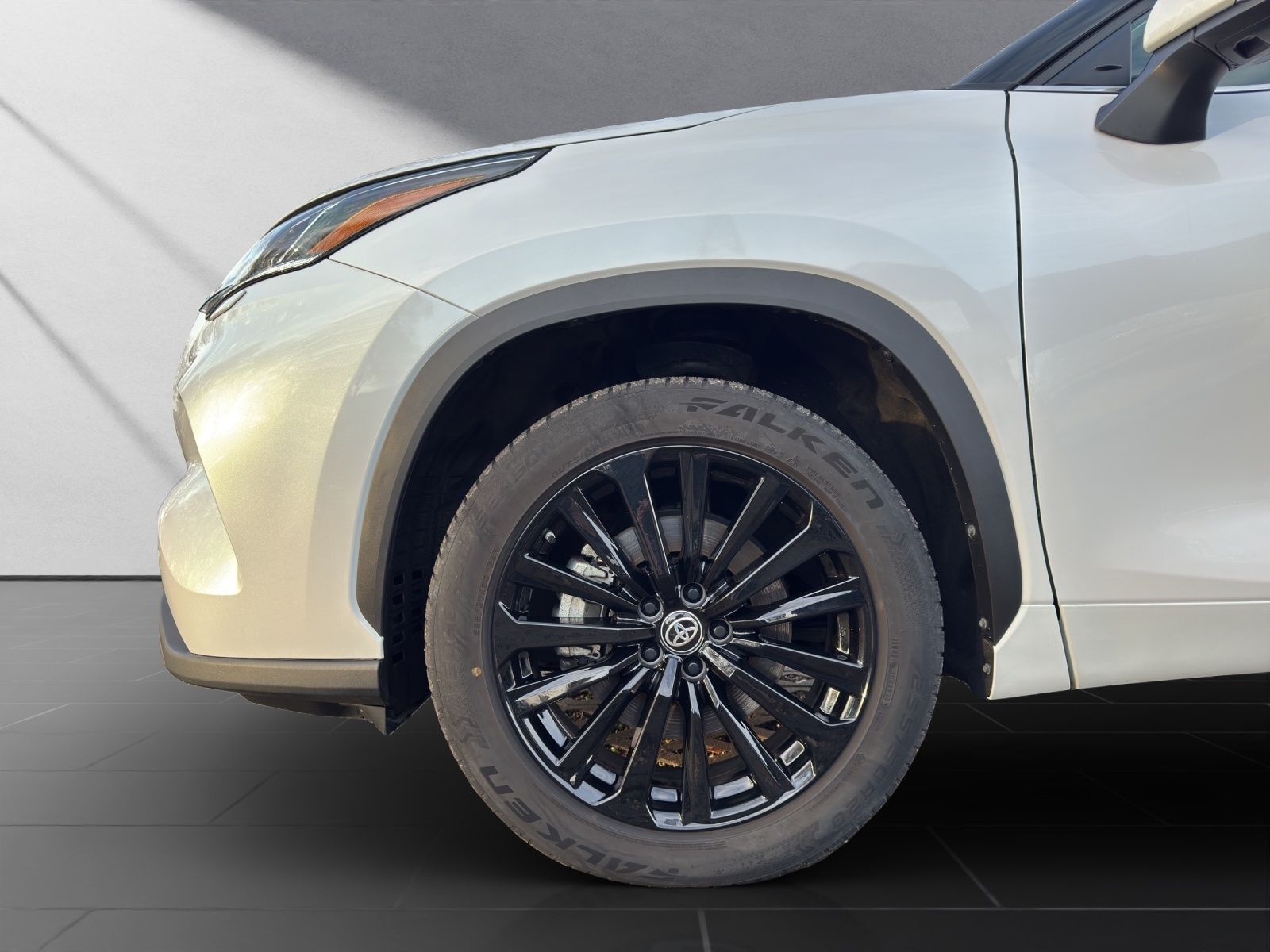 Toyota Highlander Hybrid Luxury 7 SITZER+AHK+LEDER+HuD