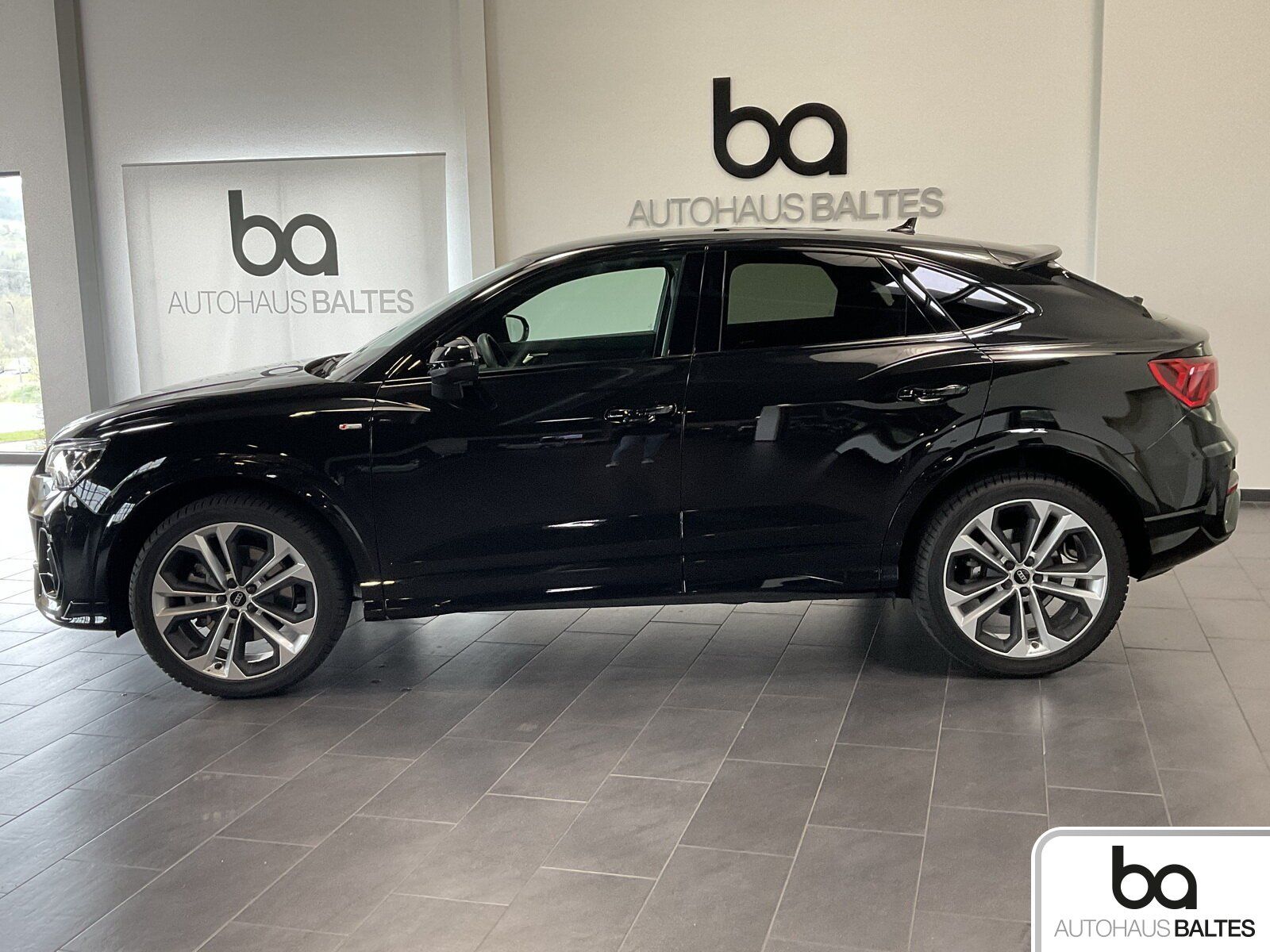 Audi Q3 Sportback 40 TDI quattro S line - Samsaru's Car Outlet