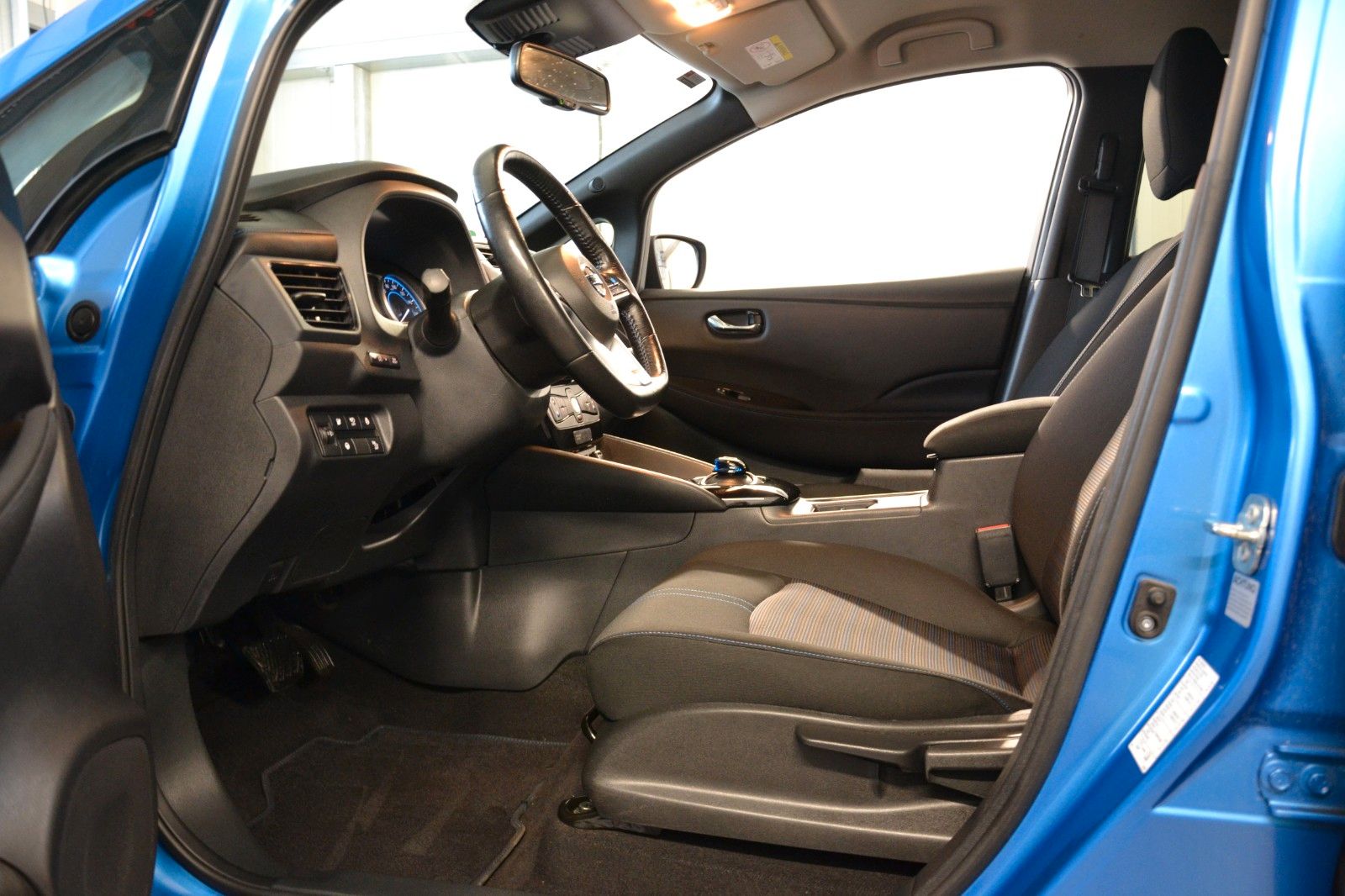 Nissan Leaf N-Connecta 40kW/h - Samsaru's Car Outlet