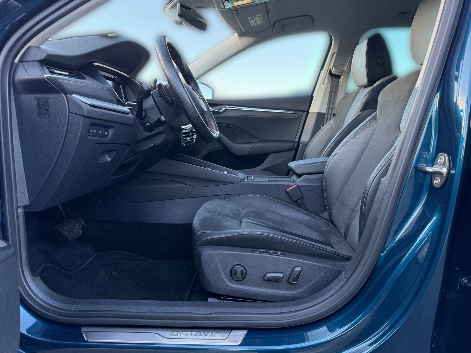 Skoda Octavia Combi 1.4 TSI iV First Edition - Samsaru's Car Outlet