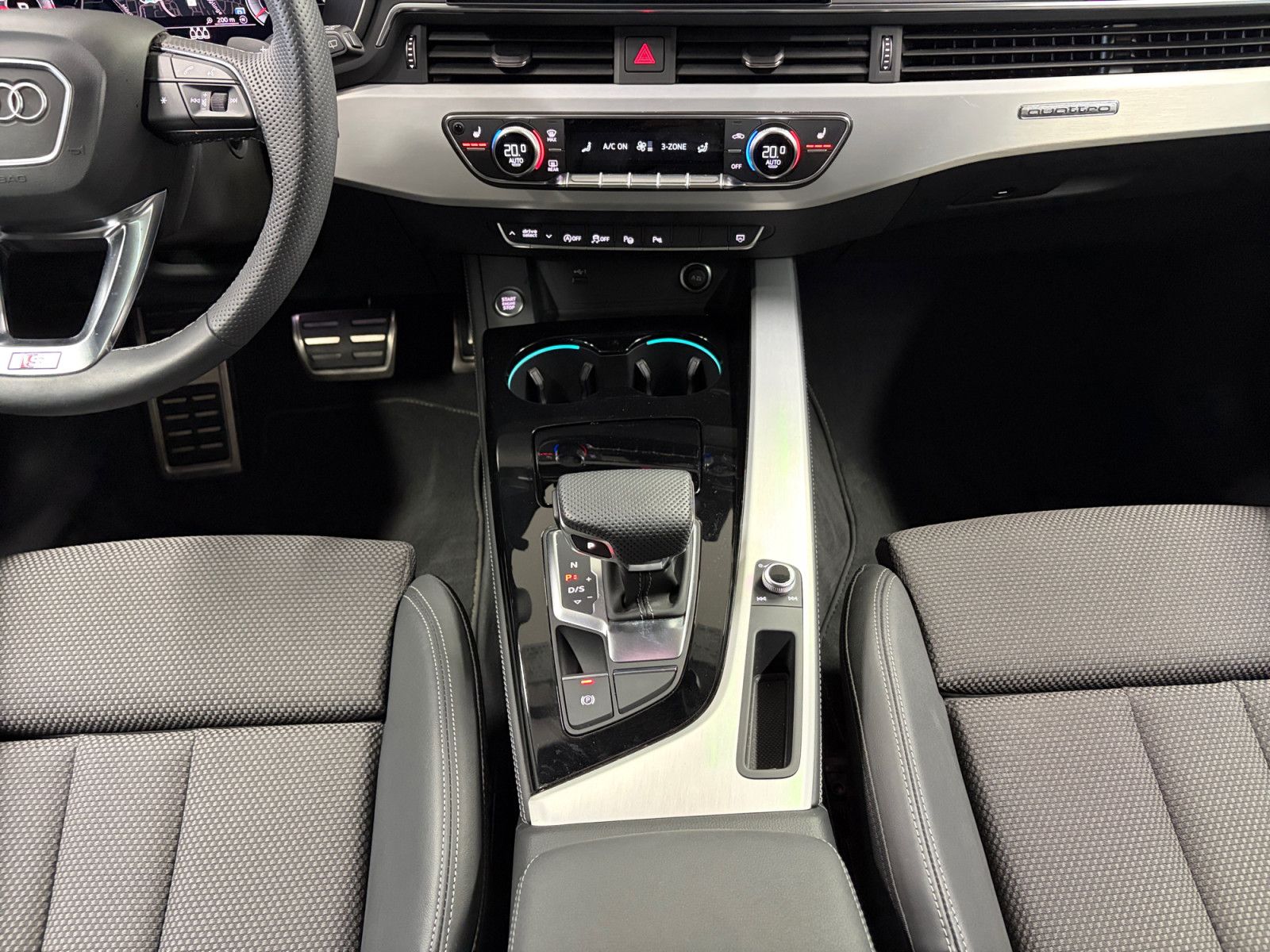 Audi A4 Avant 45 TFSI quattro S line AHK Pano HUD Mat