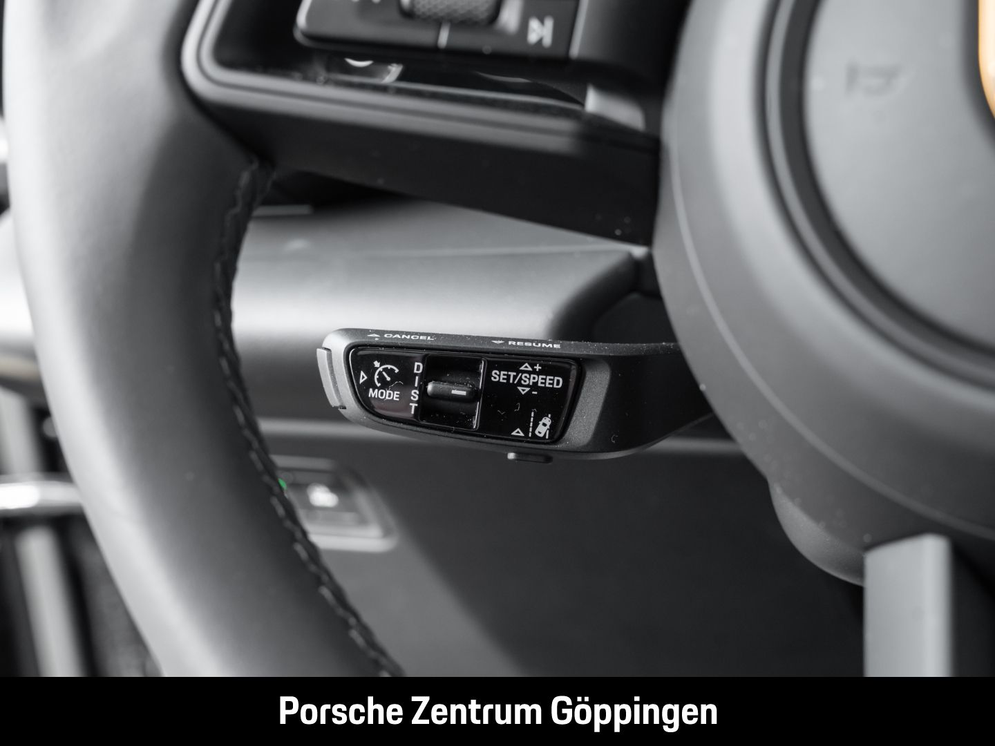 Porsche Macan 4 BOSE InnoDrive LED-Matrix Panoramadach