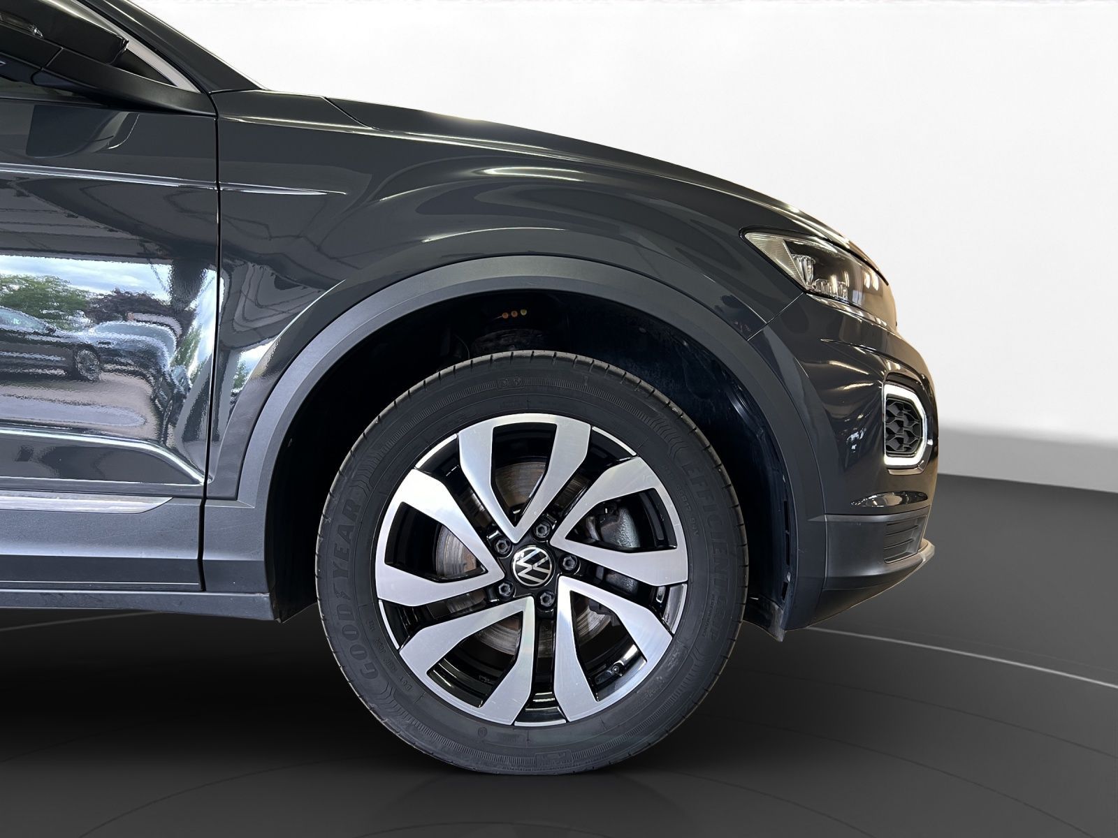 Volkswagen T-Roc 2.0 TDI Active - Samsaru's Car Outlet