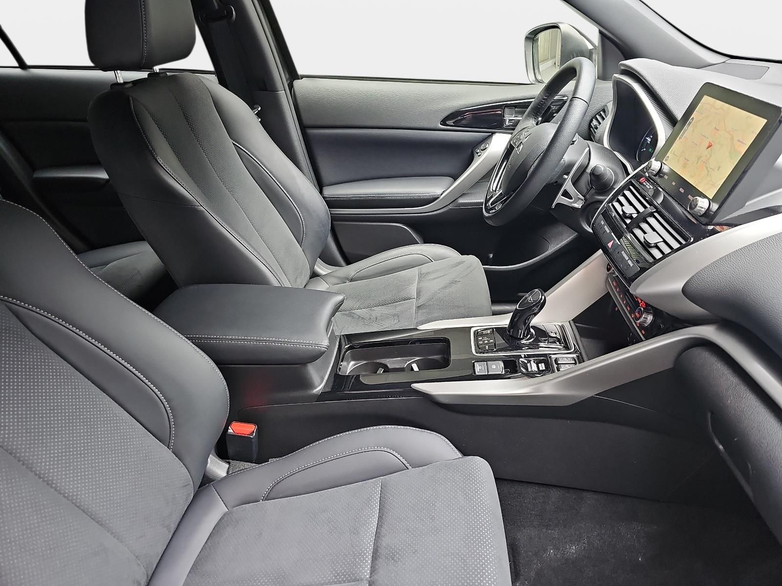 Mitsubishi ECLIPSE CROSS 2.4 MIVEC PHEV CVT SELECT NAVI LED