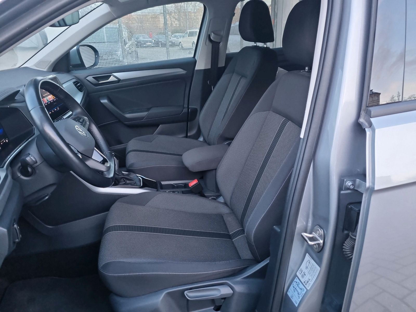 Volkswagen T-Roc 1.5 TSI DSG Life - Samsaru's Car Outlet