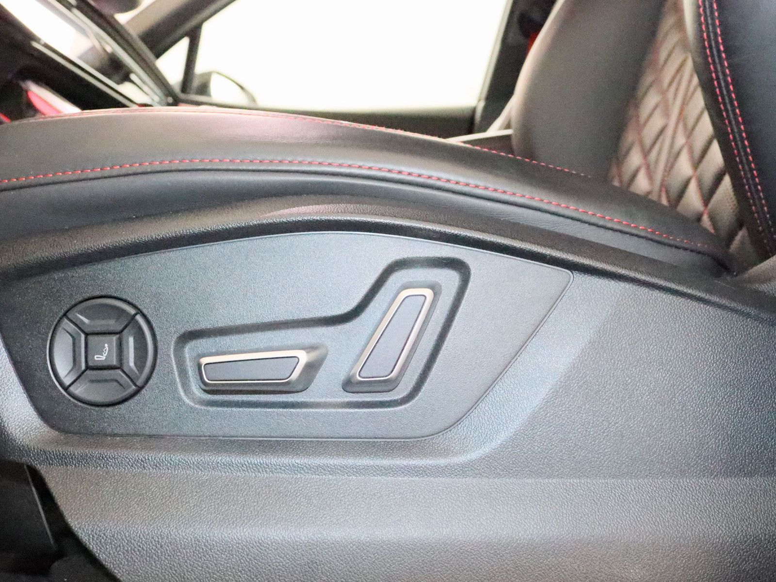 Audi Q7 50 TDI quattro competition plus AHK 360° PANO