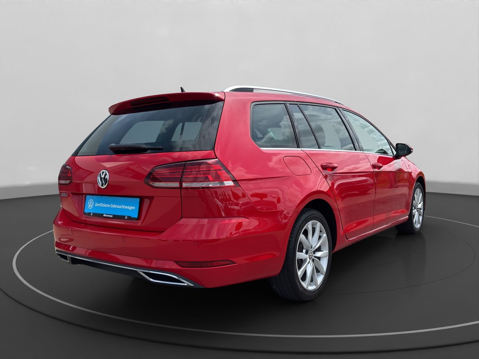 Volkswagen Golf VII Variant 2.0 TDI Highline - Samsaru's Car Outlet
