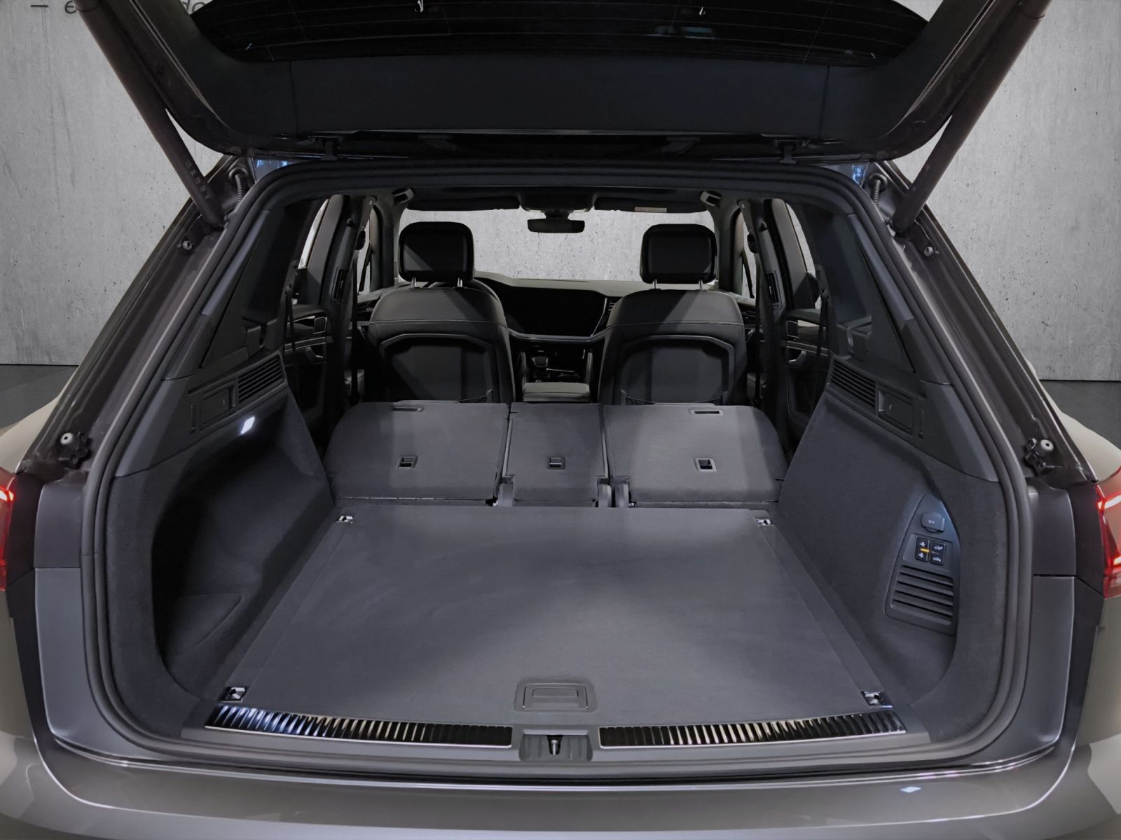 Volkswagen Touareg 3.0 TDI R-Line Final Edition,5J Garantie