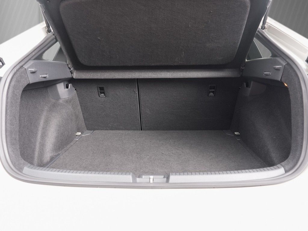 Volkswagen Taigo 1.0 TSI R-line - Samsaru's Car Outlet