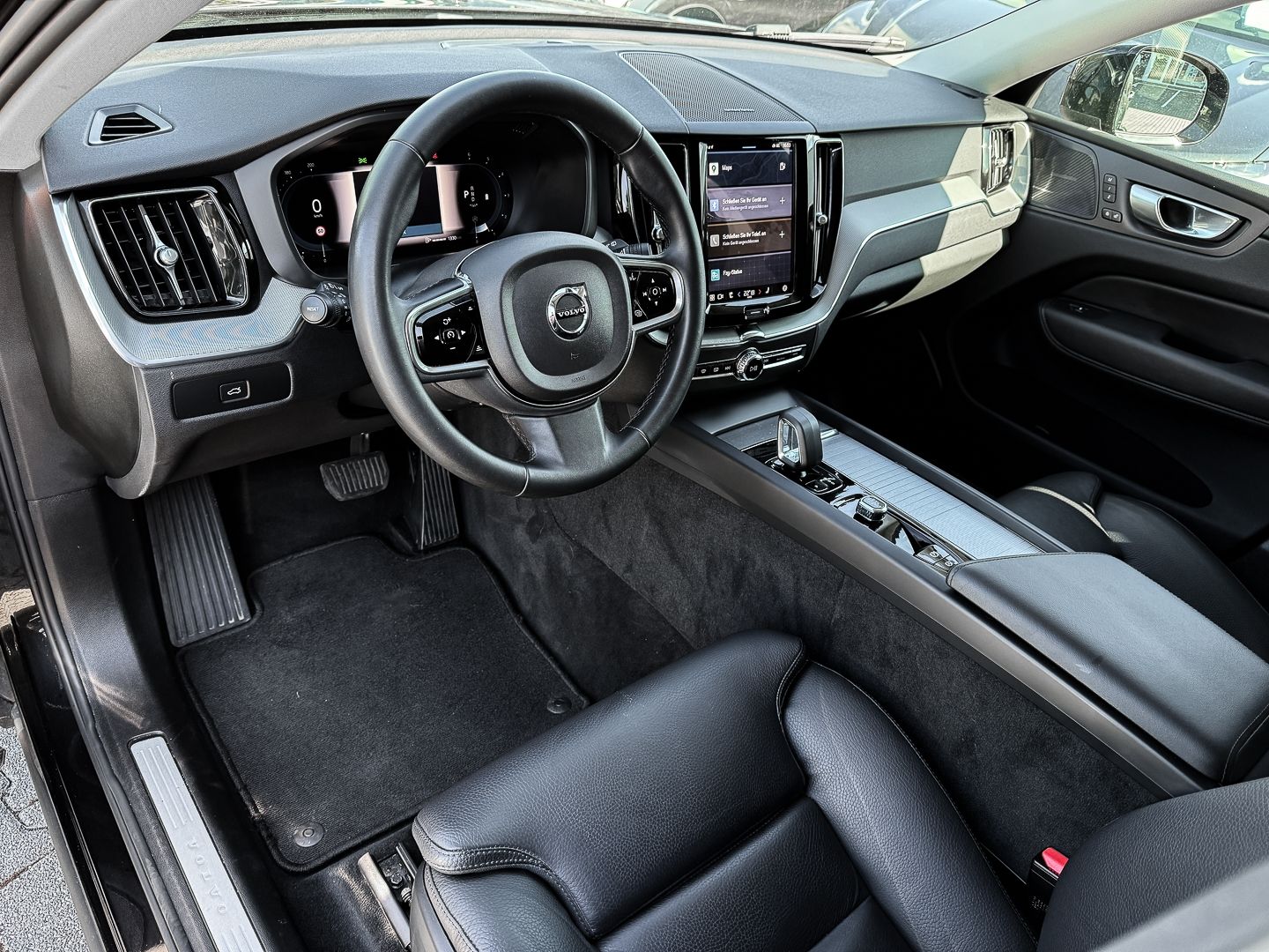 Volvo XC60 Plus Dark AWD B4 Diesel EU6d StandHZG AHK D