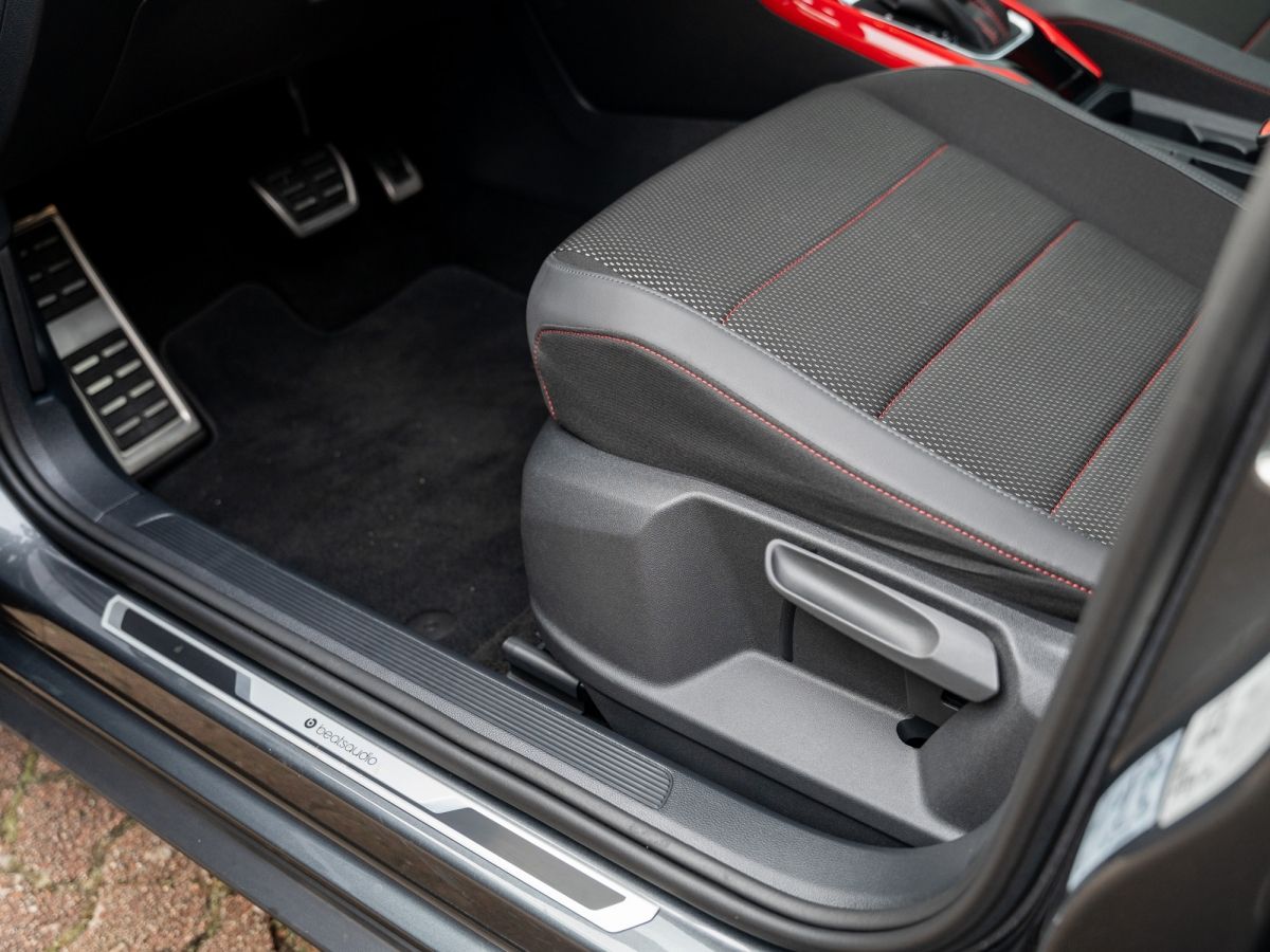 Volkswagen T-ROC Sport 1.5 TSI - Samsaru's Car Outlet