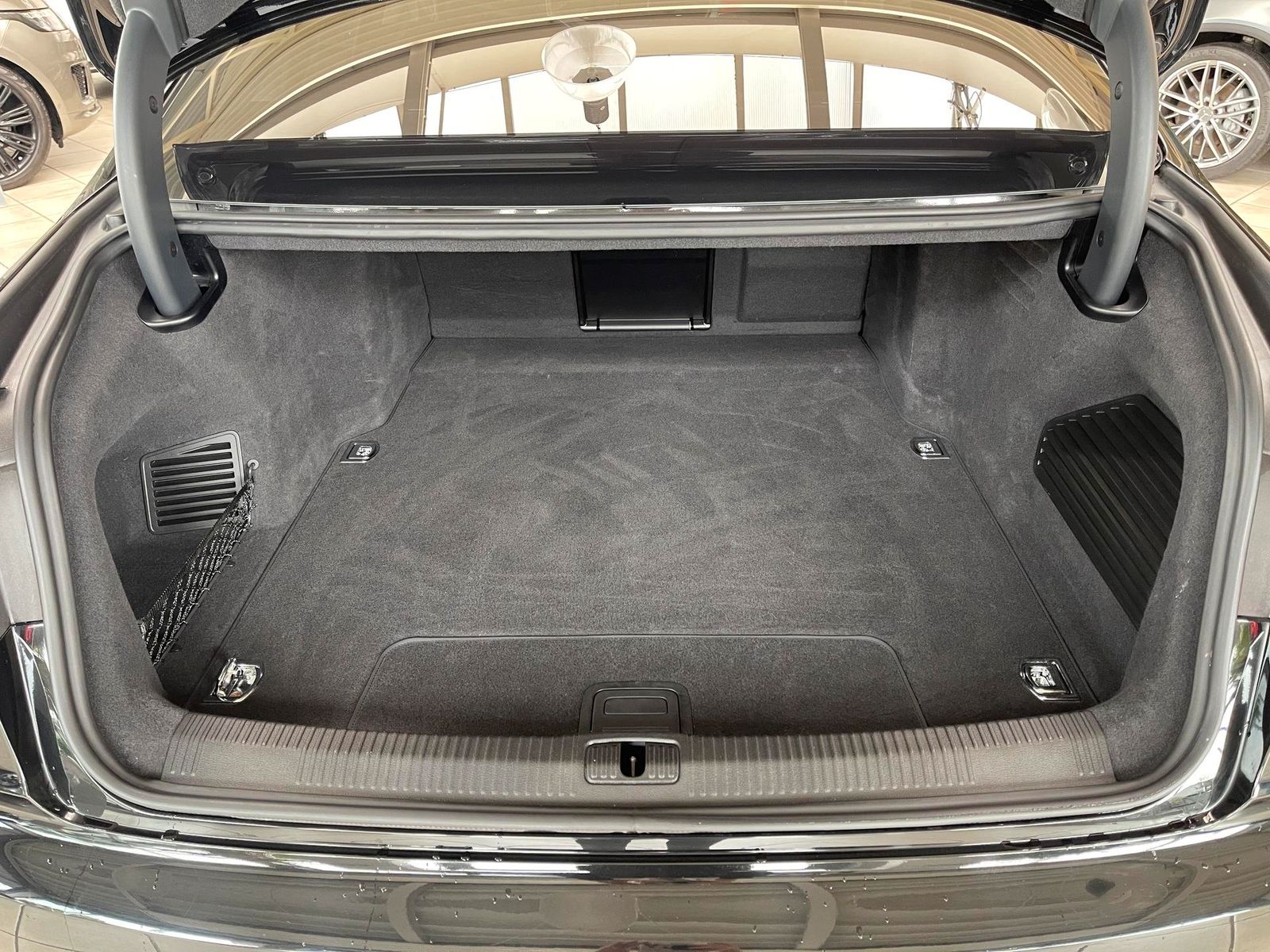 Audi A8 60 TFSI e quattro - Samsaru's Car Outlet