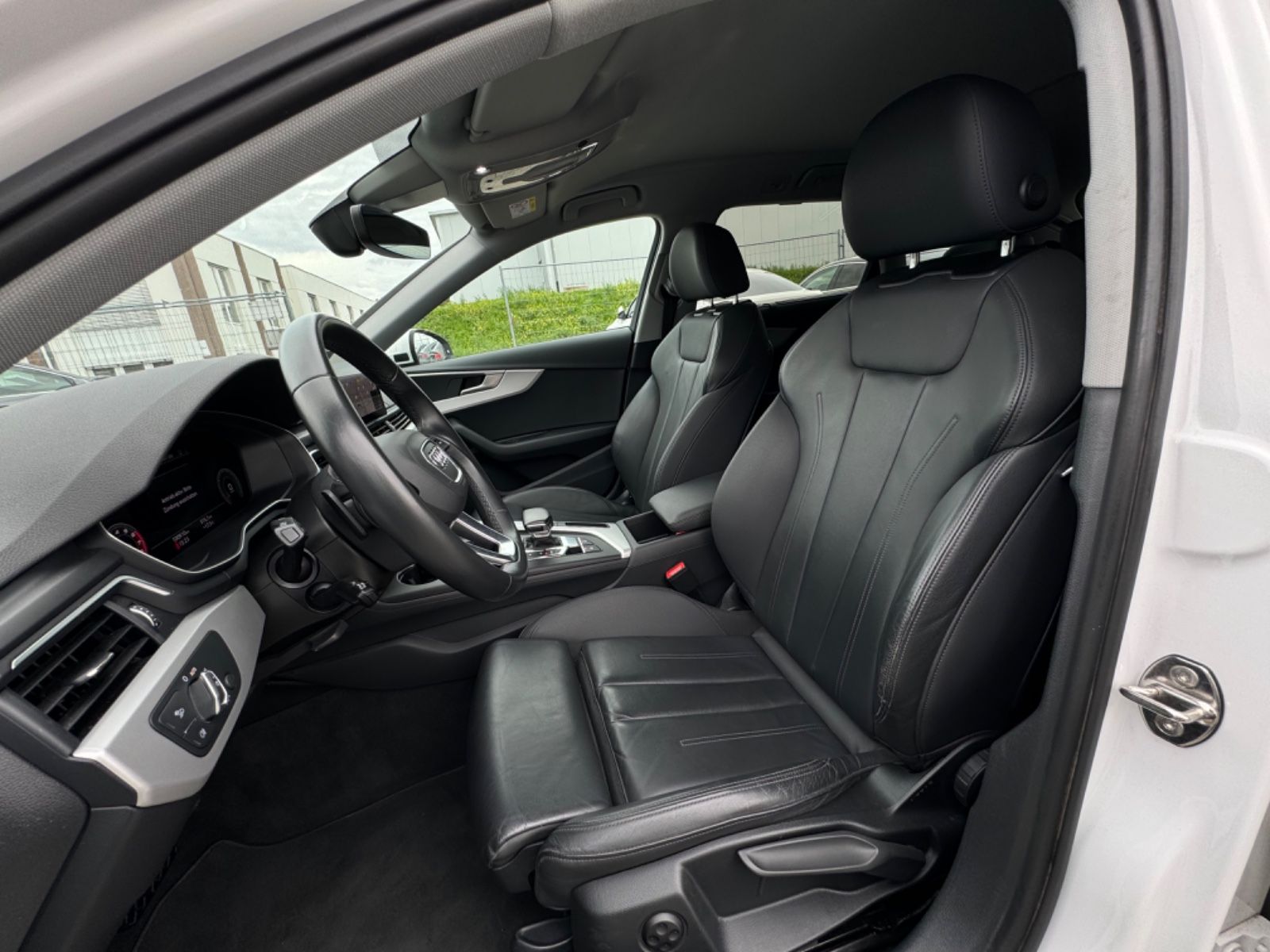 Audi A4 40 TFSI - Samsaru's Car Outlet