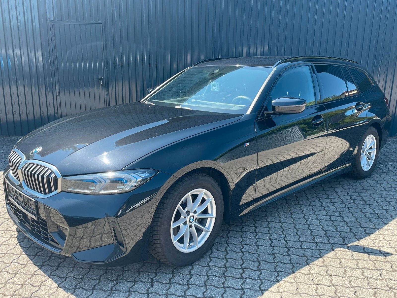 BMW 320D Aut Touring M SPORT - Samsaru's Car Outlet