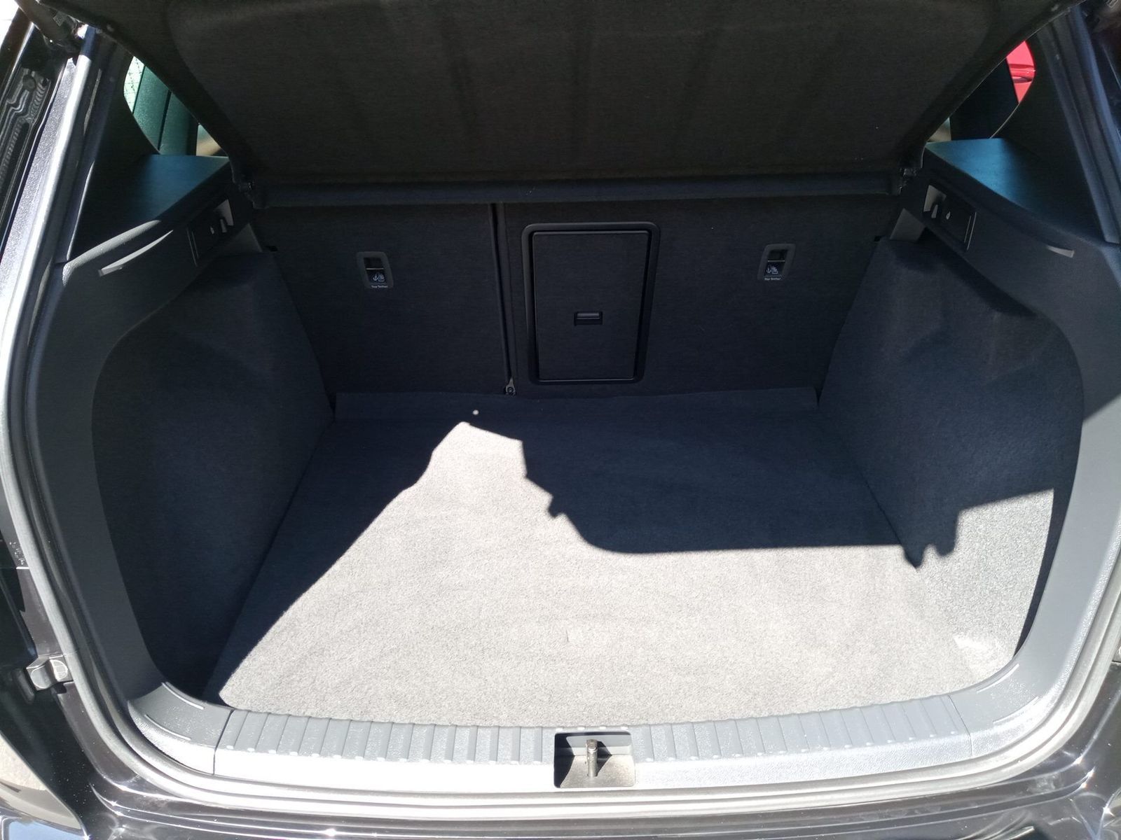 Seat Ateca 2.0 TDI DSG FR 4Drive AHK. LED. Navi. Rück