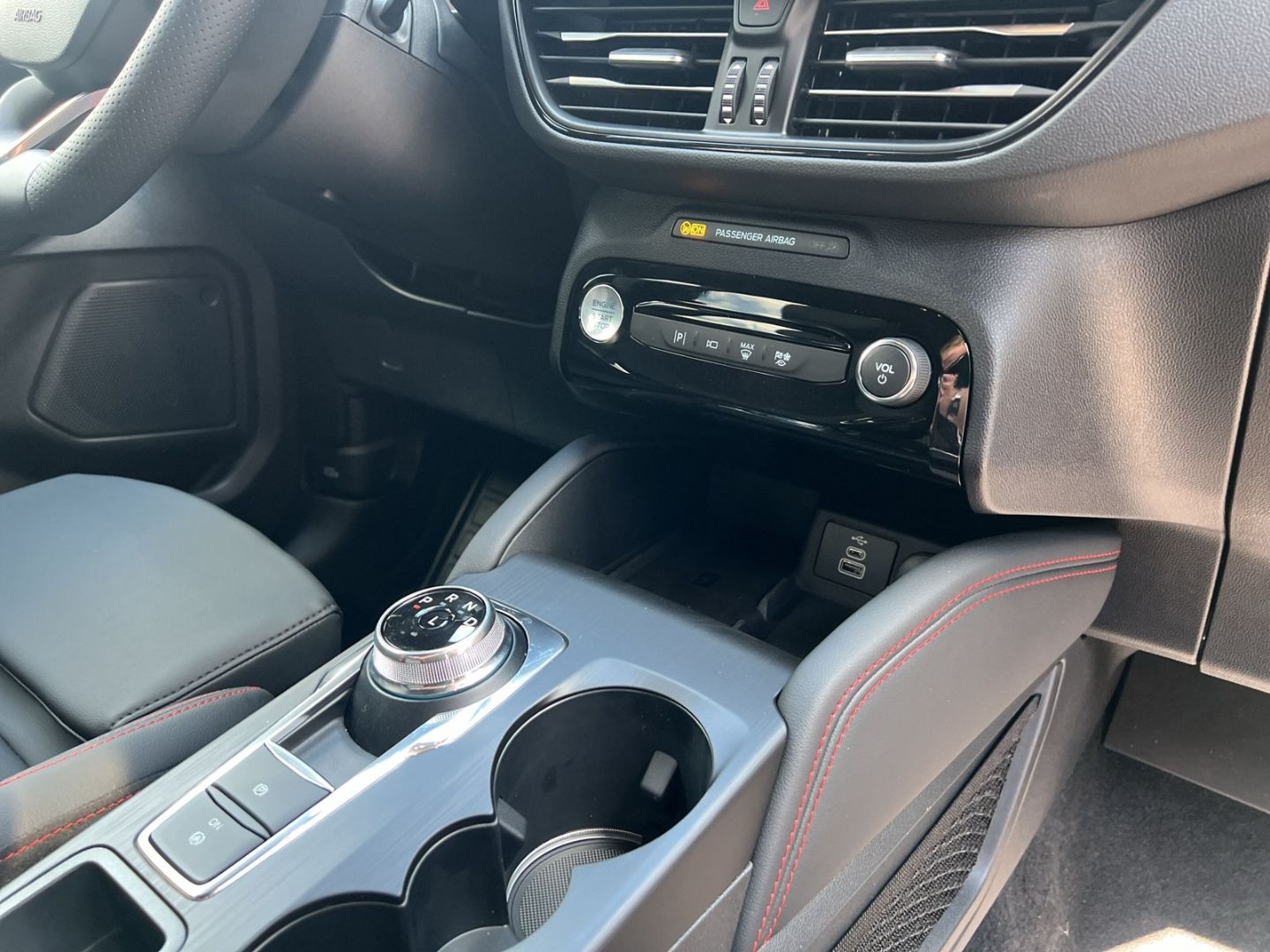 Ford Kuga ST-Line X PHEV - Samsaru's Car Outlet