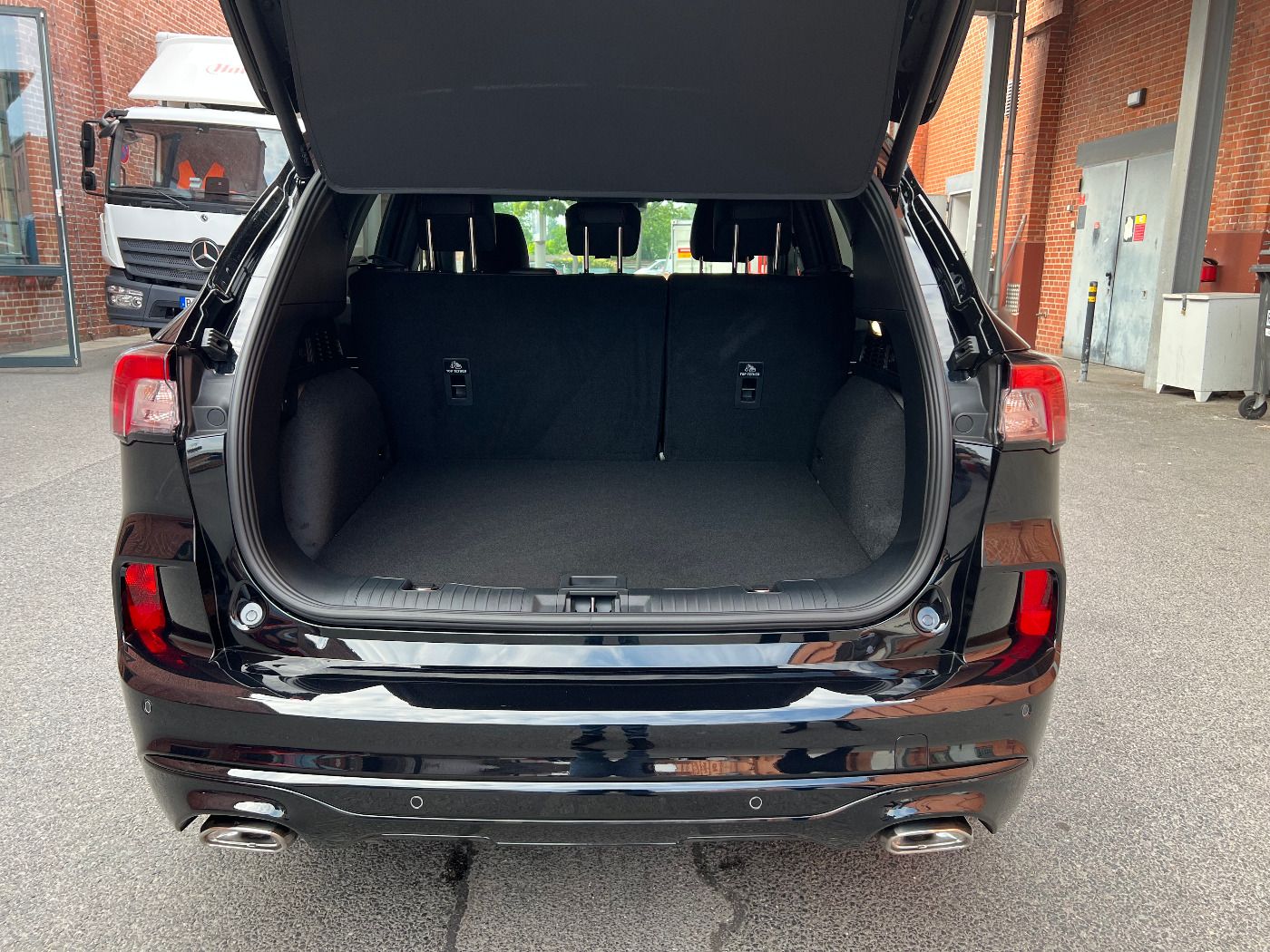 Ford KUGA ST-LINE X - Samsaru's Car Outlet