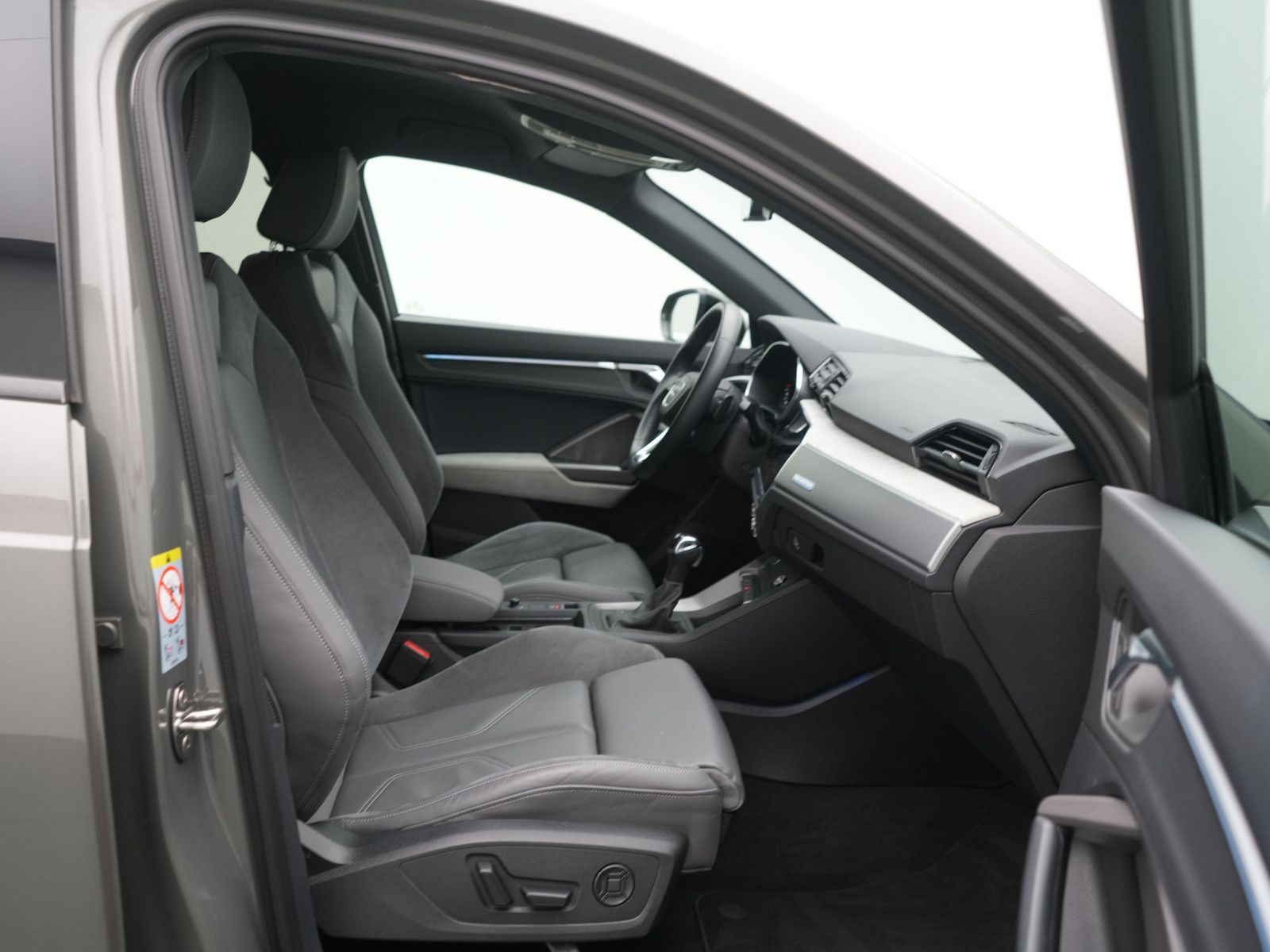 Audi Q3 quattro S line - Samsaru's Car Outlet