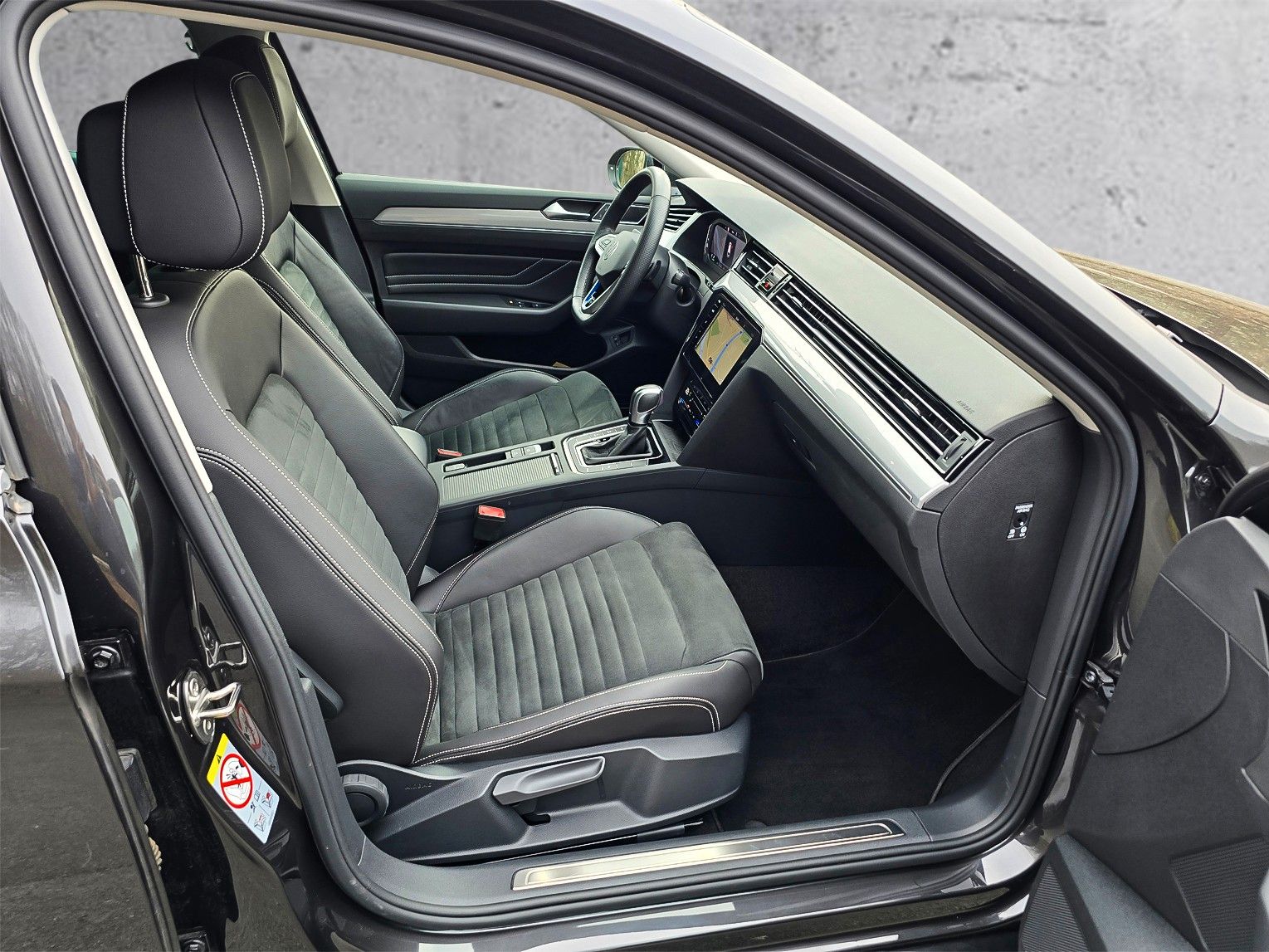 Volkswagen Highline 1.4 GTE DSG - Samsaru's Car Outlet