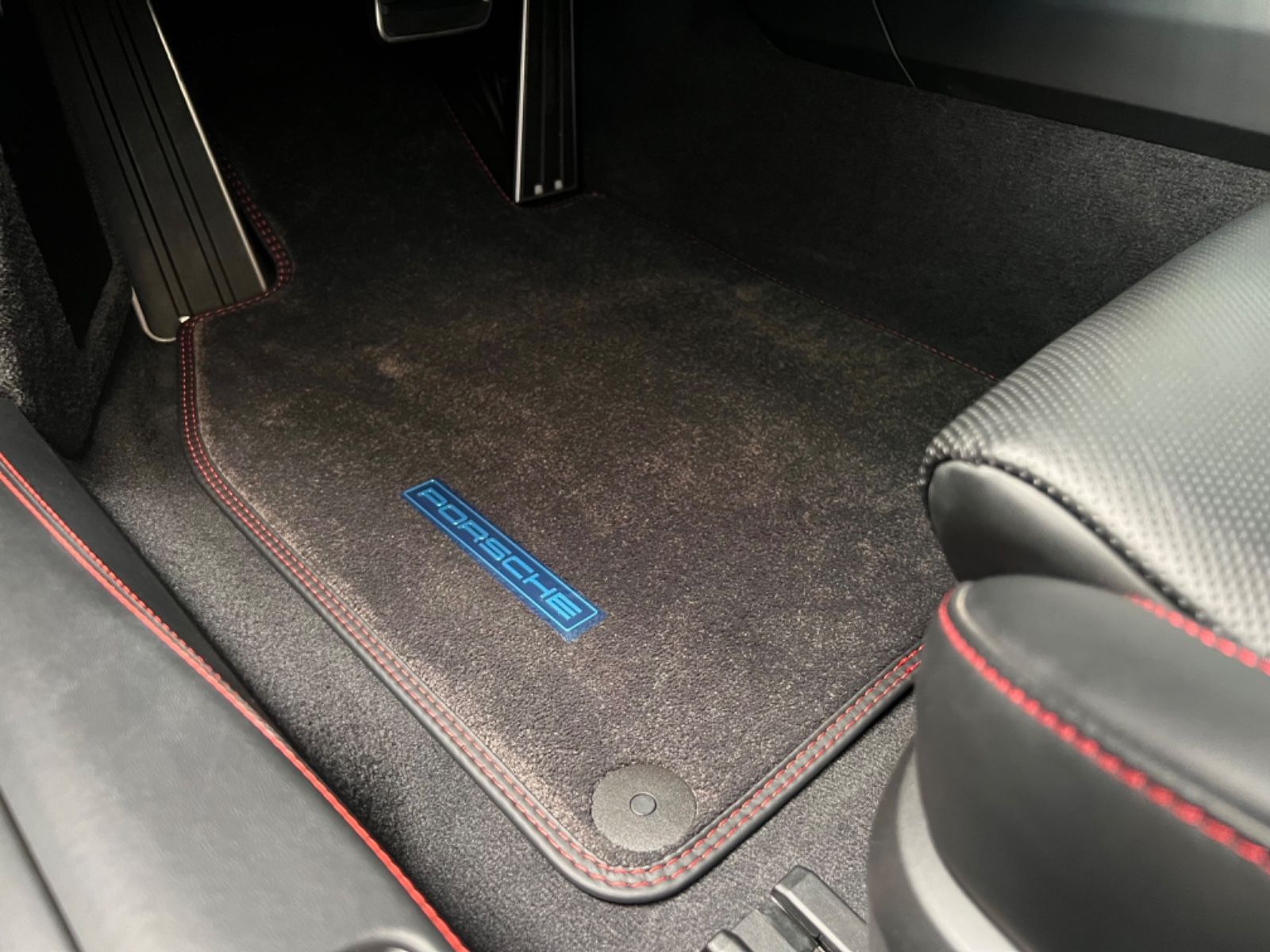 Porsche 992 Carrera S - Samsaru's Car Outlet