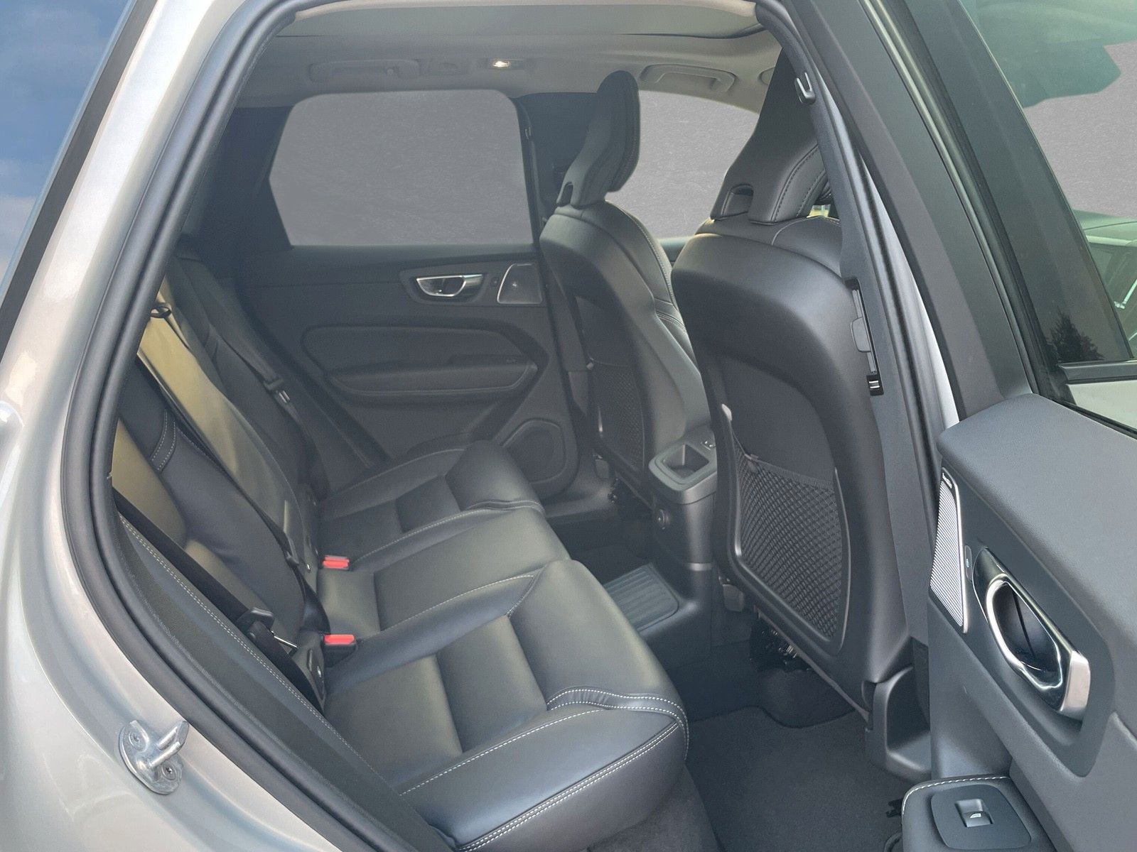 Volvo XC60 T8 Plug-in Hybrid AWD Ultra Dark AHK