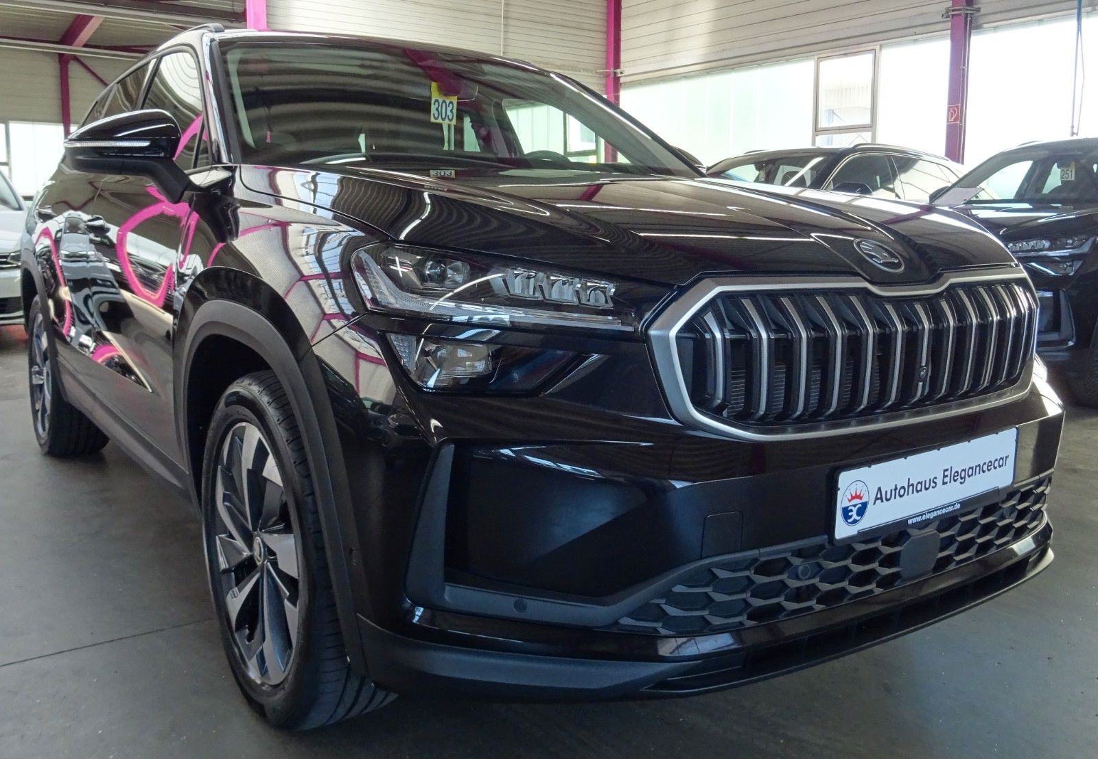 Skoda Kodiaq 2.0 TDI*4X4*7 SITZE*MATRIX*AHK*STHZ*PANO*