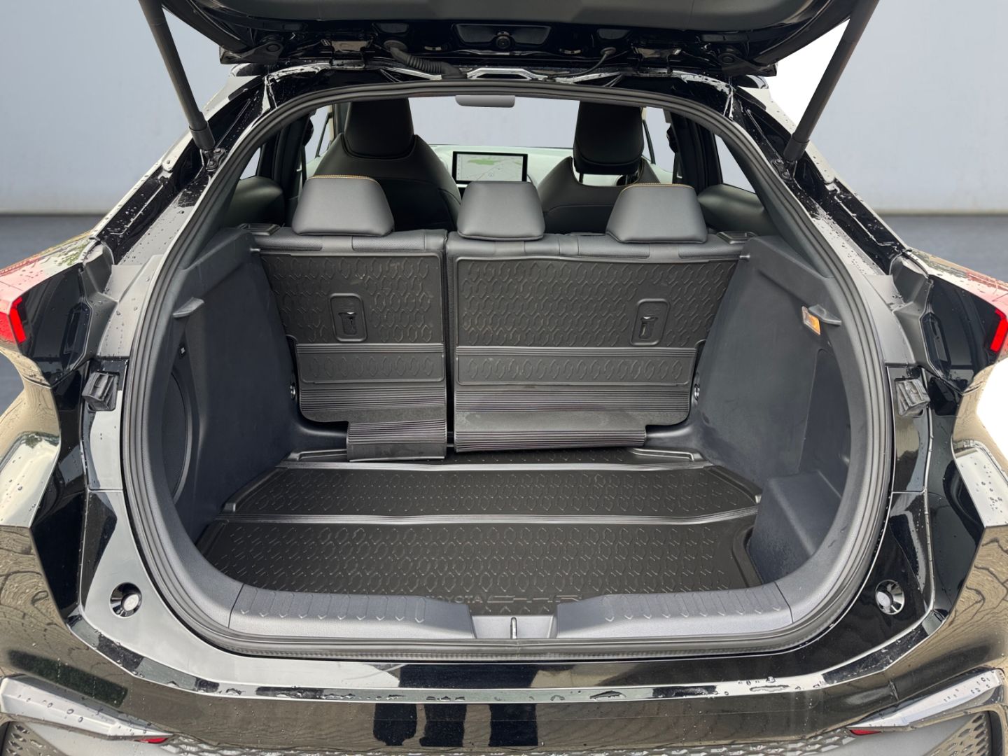 Toyota C-HR 2.0 Hybrid Lounge - Samsaru's Car Outlet