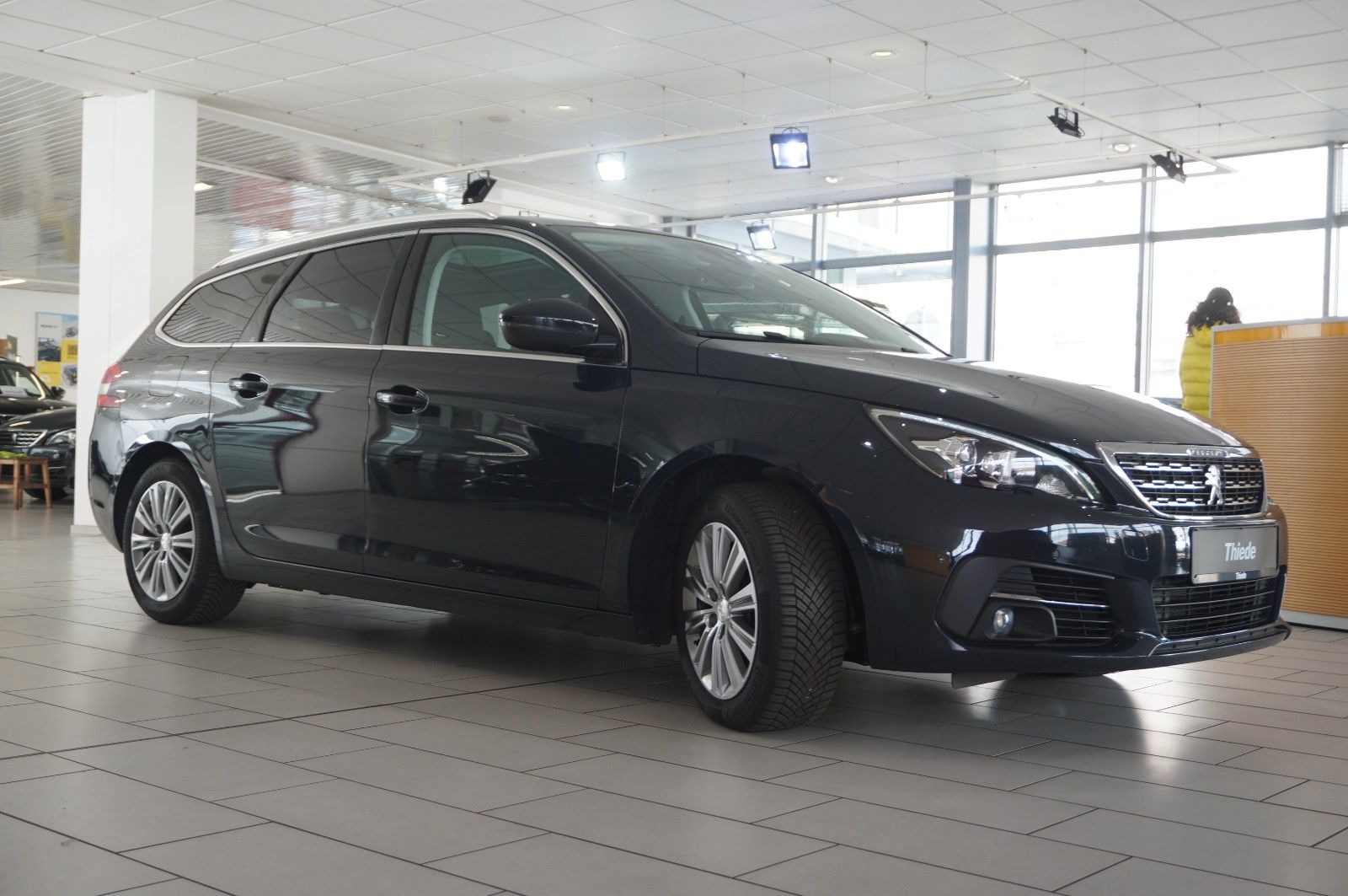 Peugeot 308 SW 1.5D ALLURE BUSINESS - Samsaru's Car Outlet
